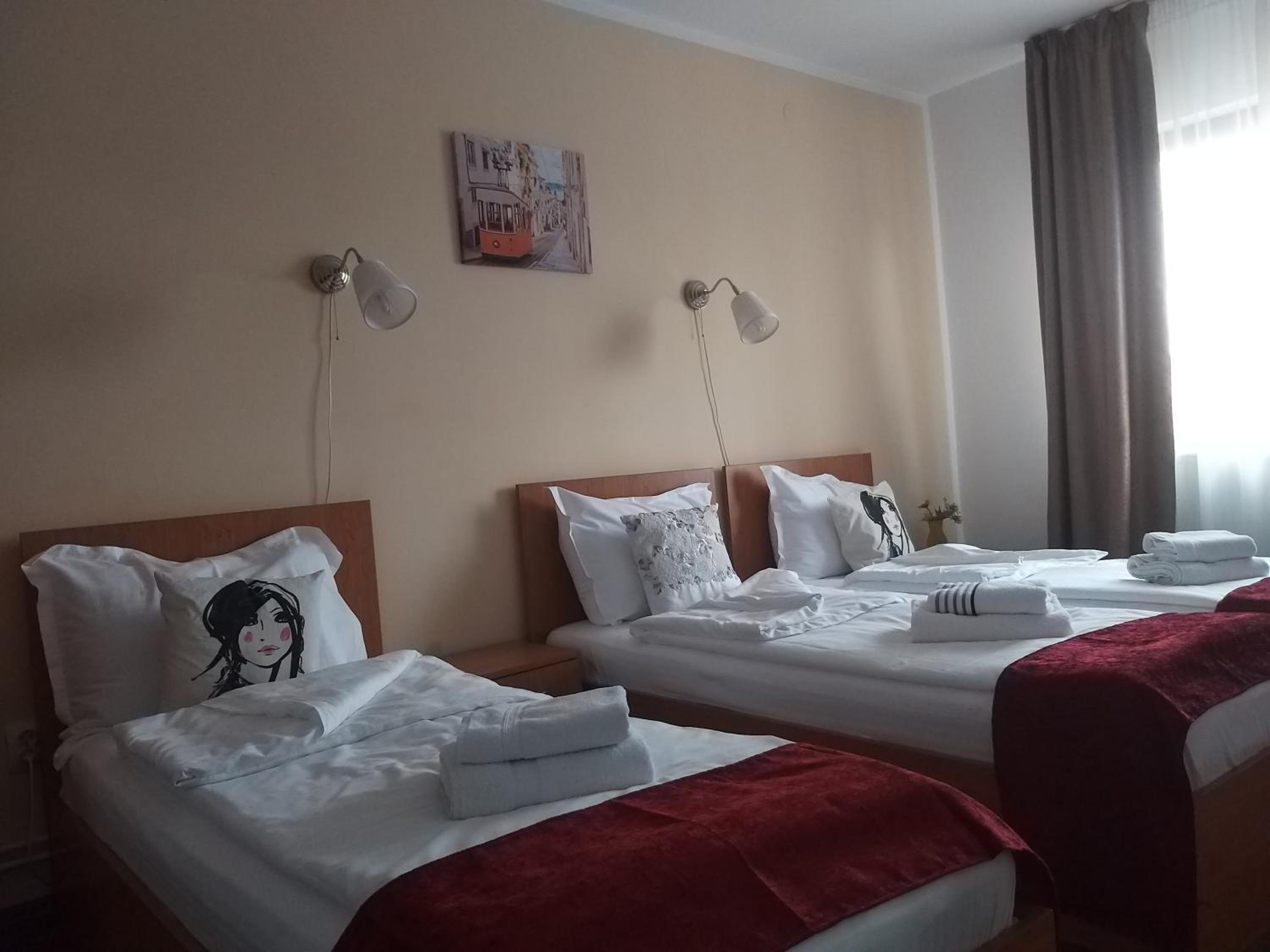 Triple Room - Photo 12