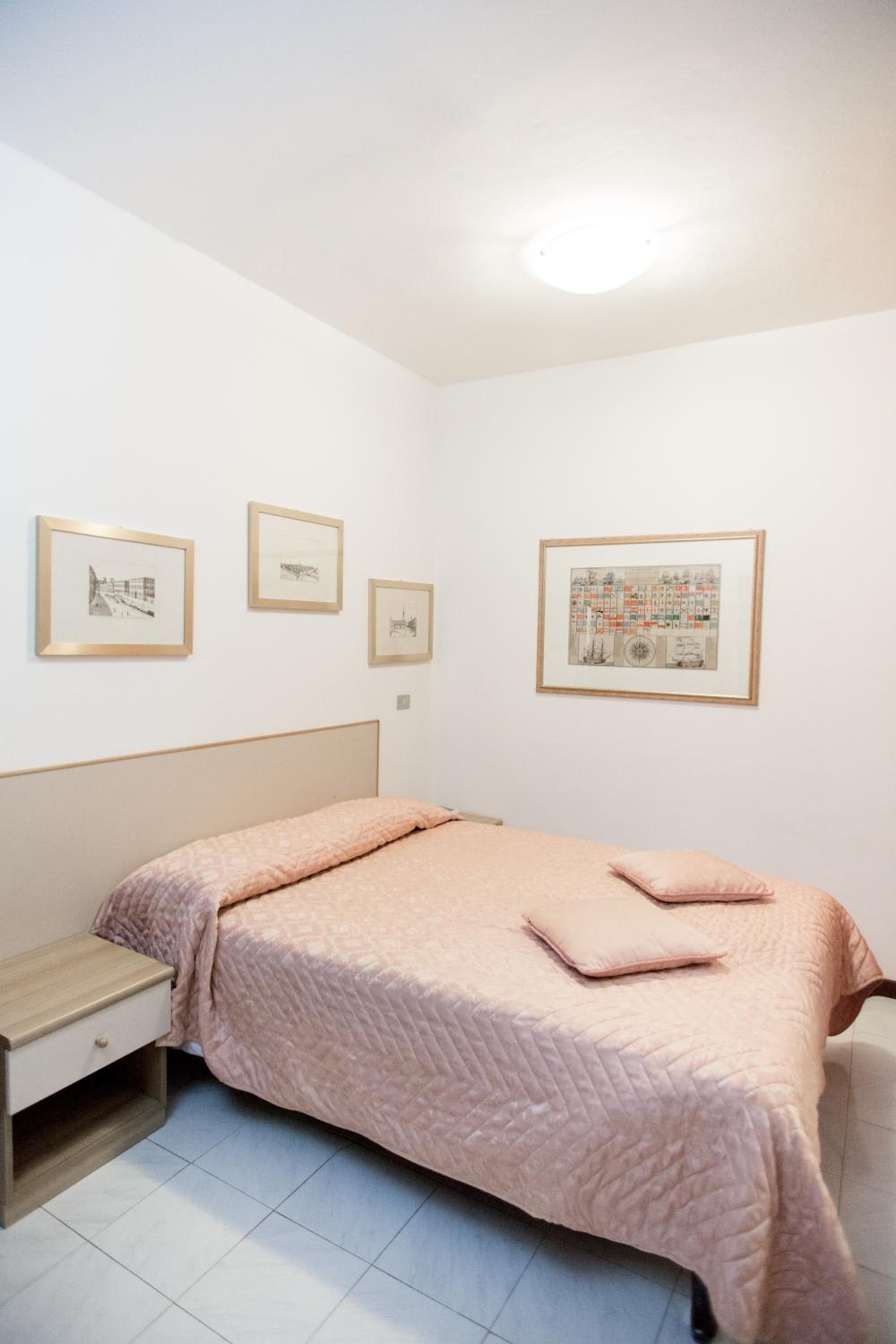Single Room photo 1