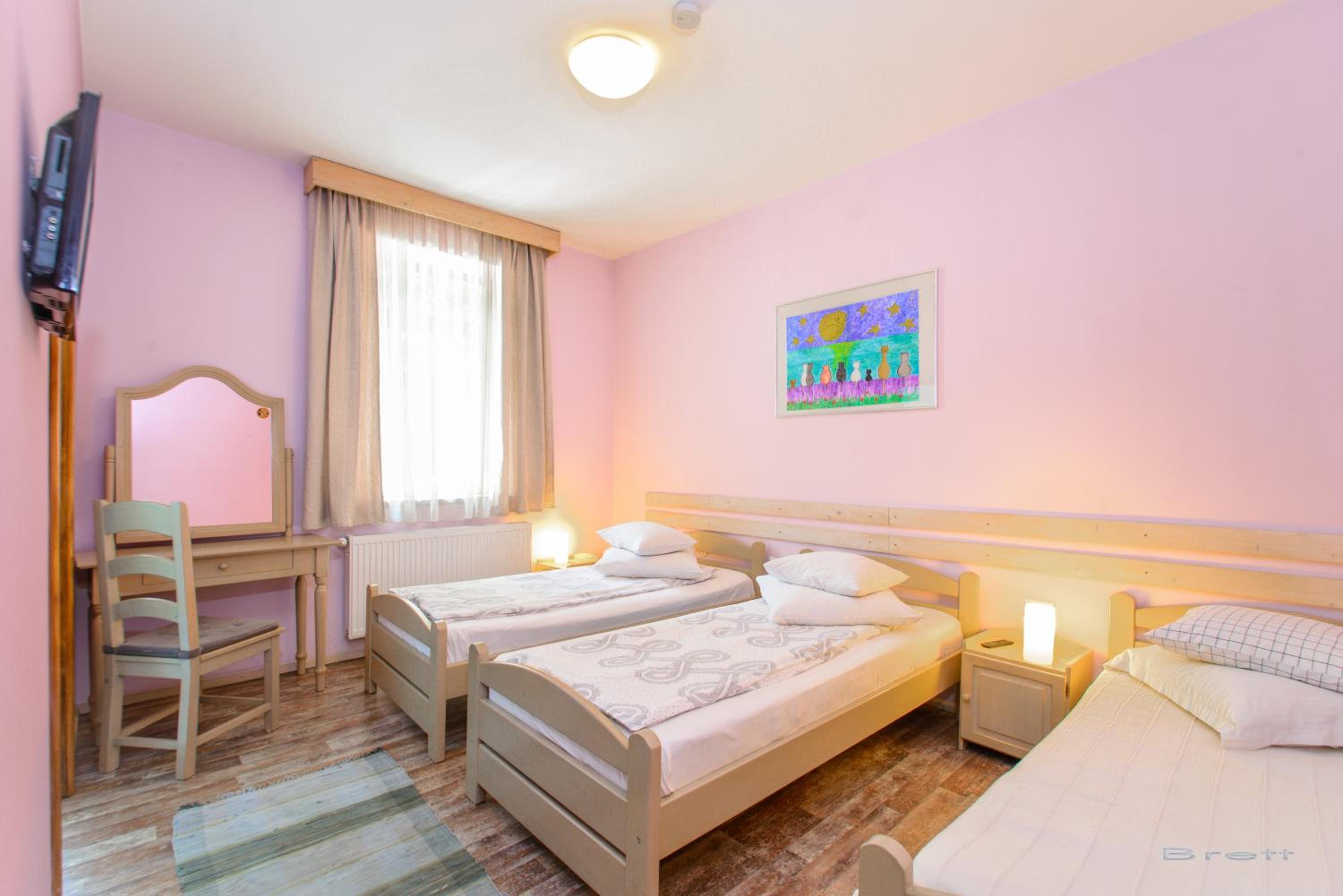 Triple Room - Photo 1