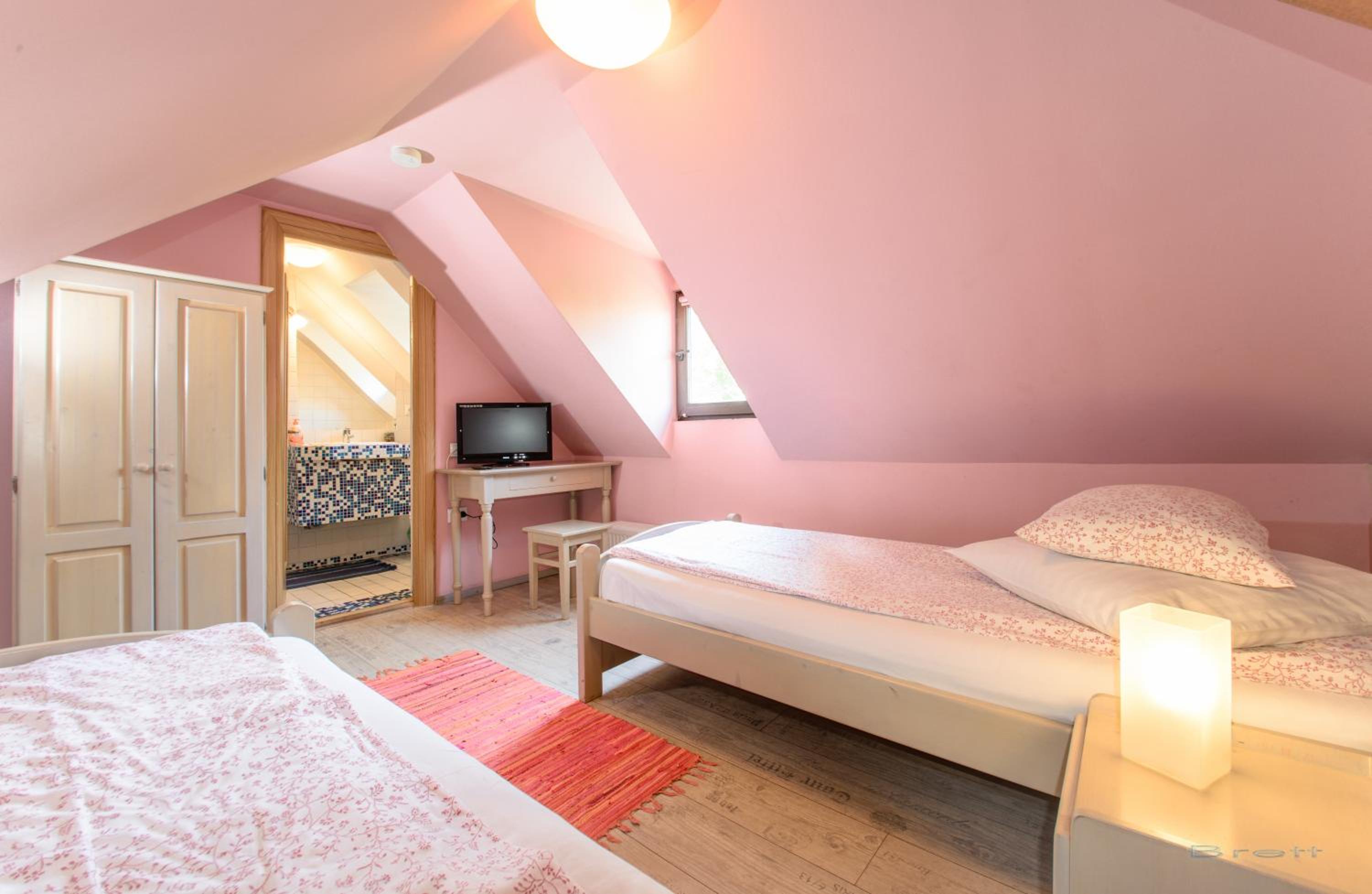 Double Room - Photo 2