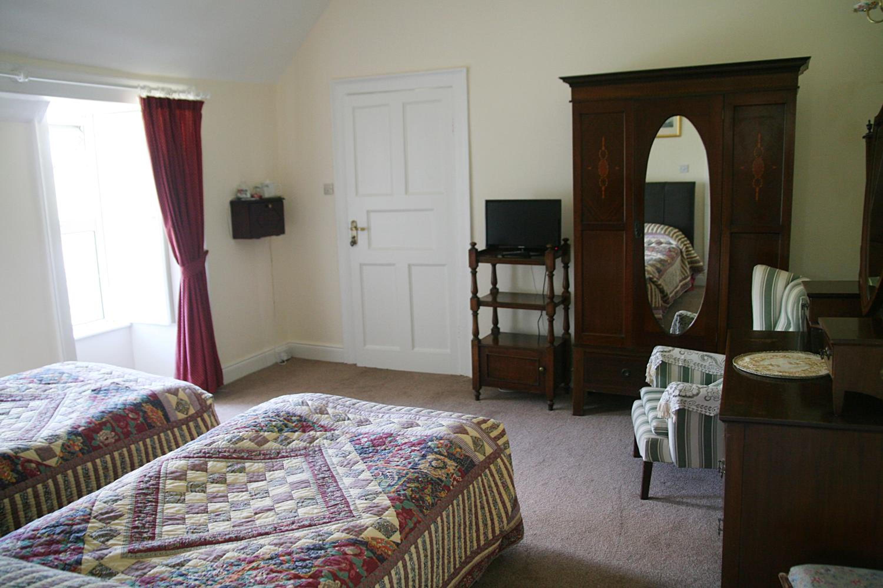 Twin Room - Photo 1