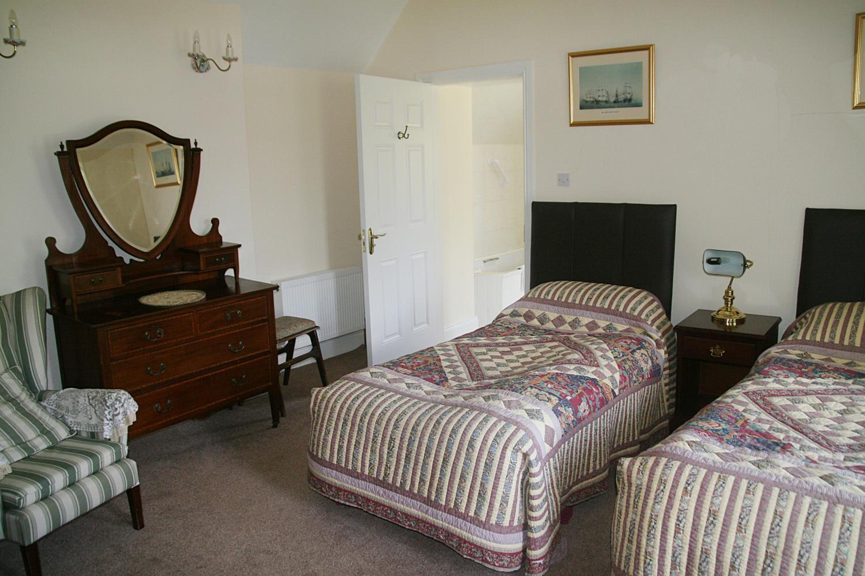 Twin Room - Photo 6