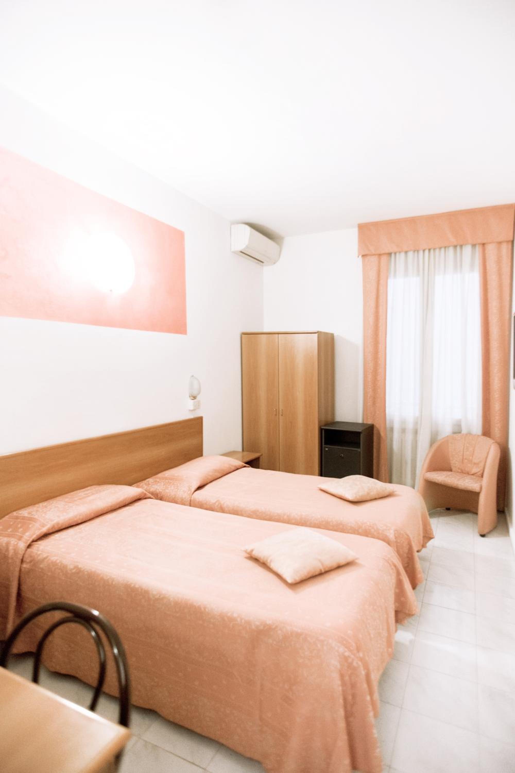 Twin Room photo 1
