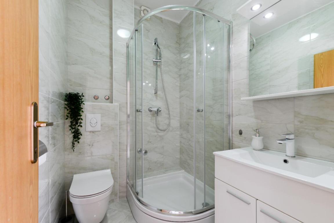 One-Bedroom Apartment with Balcony photo 3