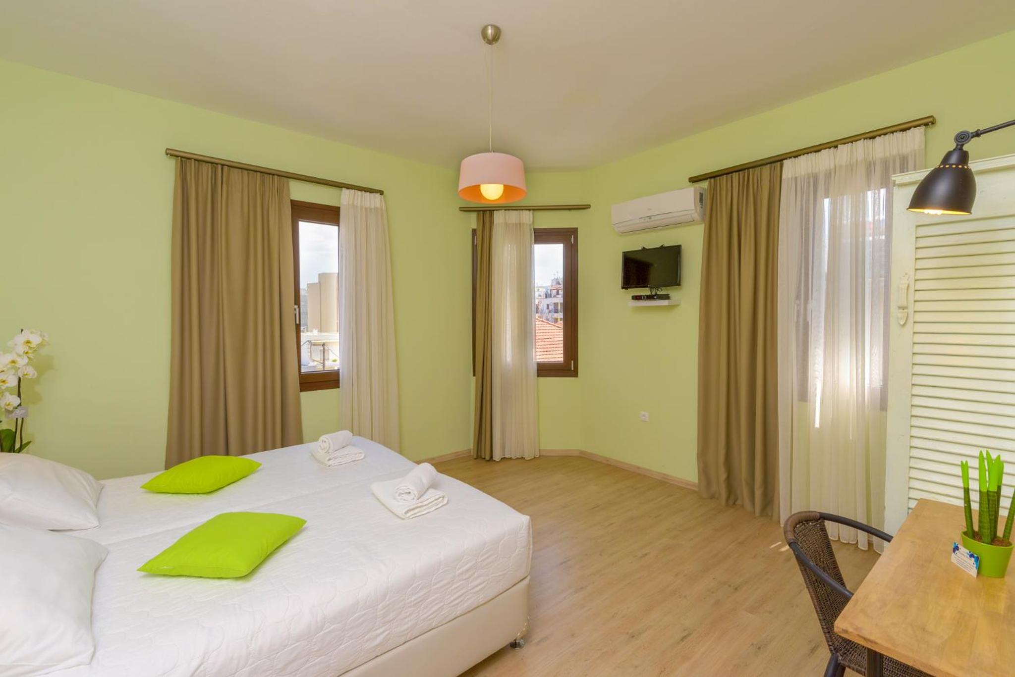 Standard Double or Twin Room photo 3