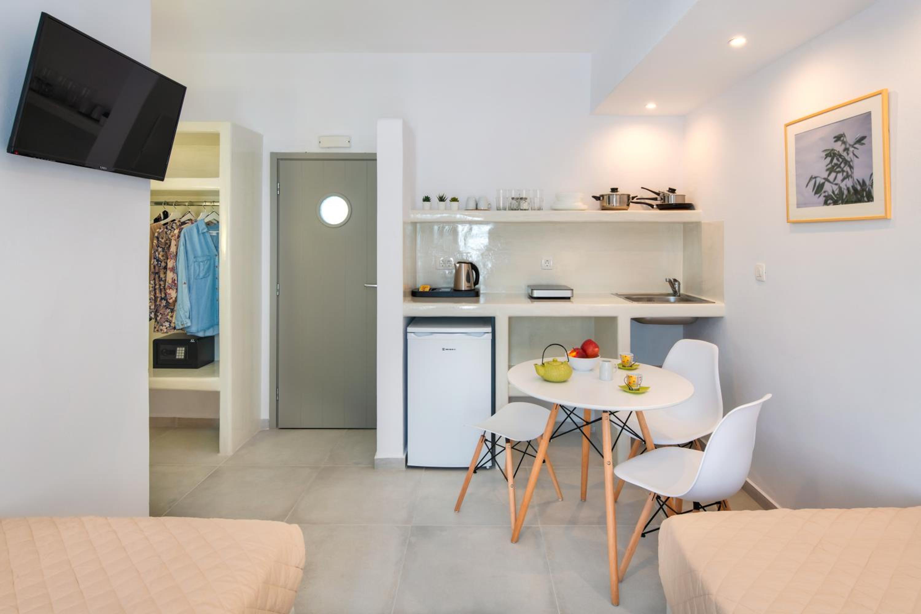 Studio Apartment photo 2