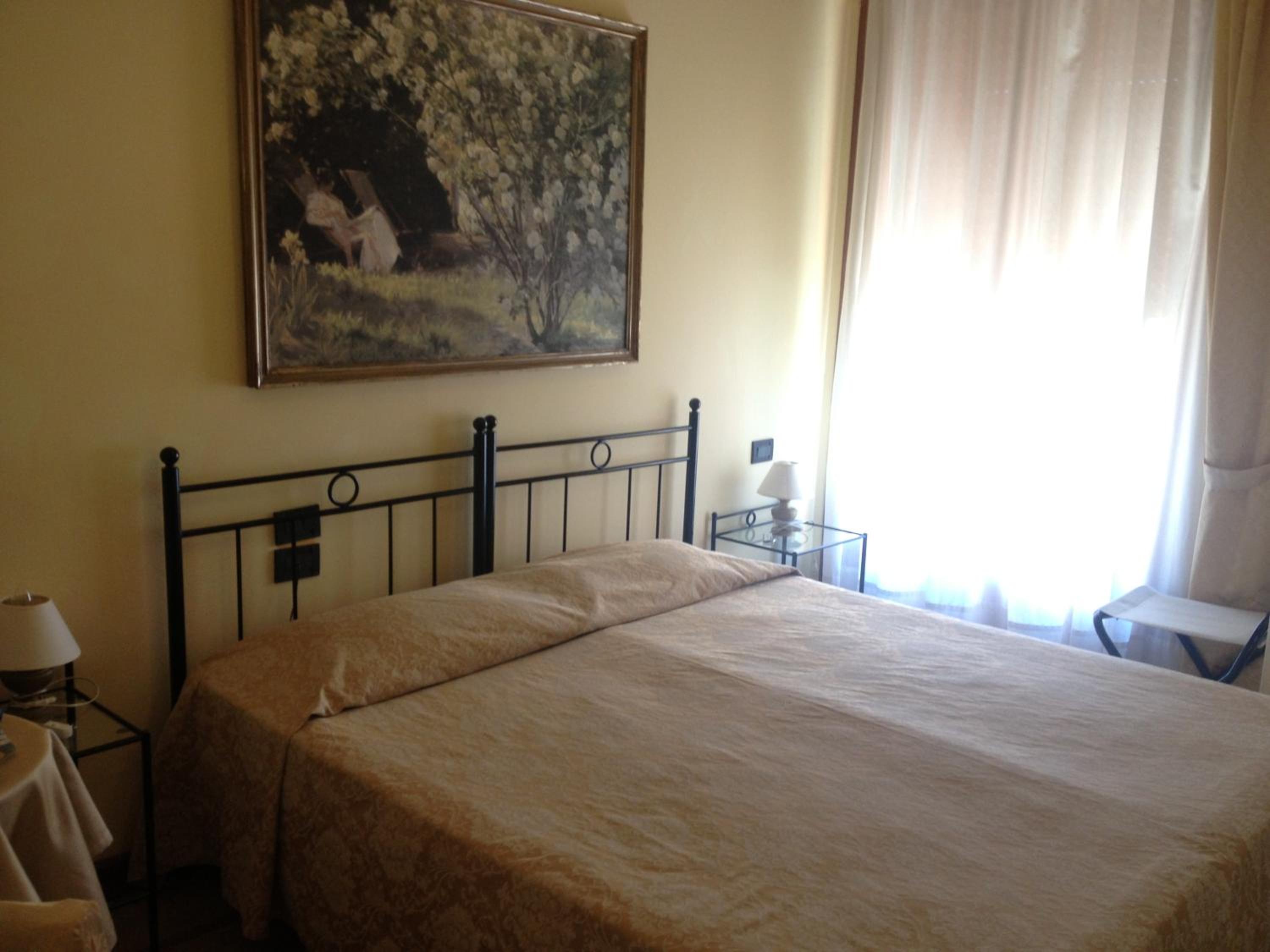 Double Room with Private External Bathroom photo 3