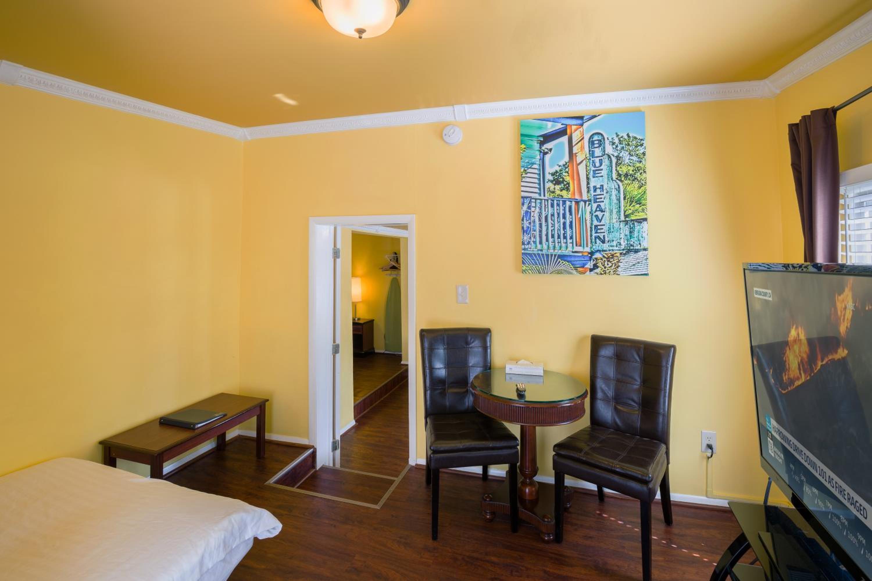 Superior Queen Suite with Two Queen Beds with Sofa Bed photo 3