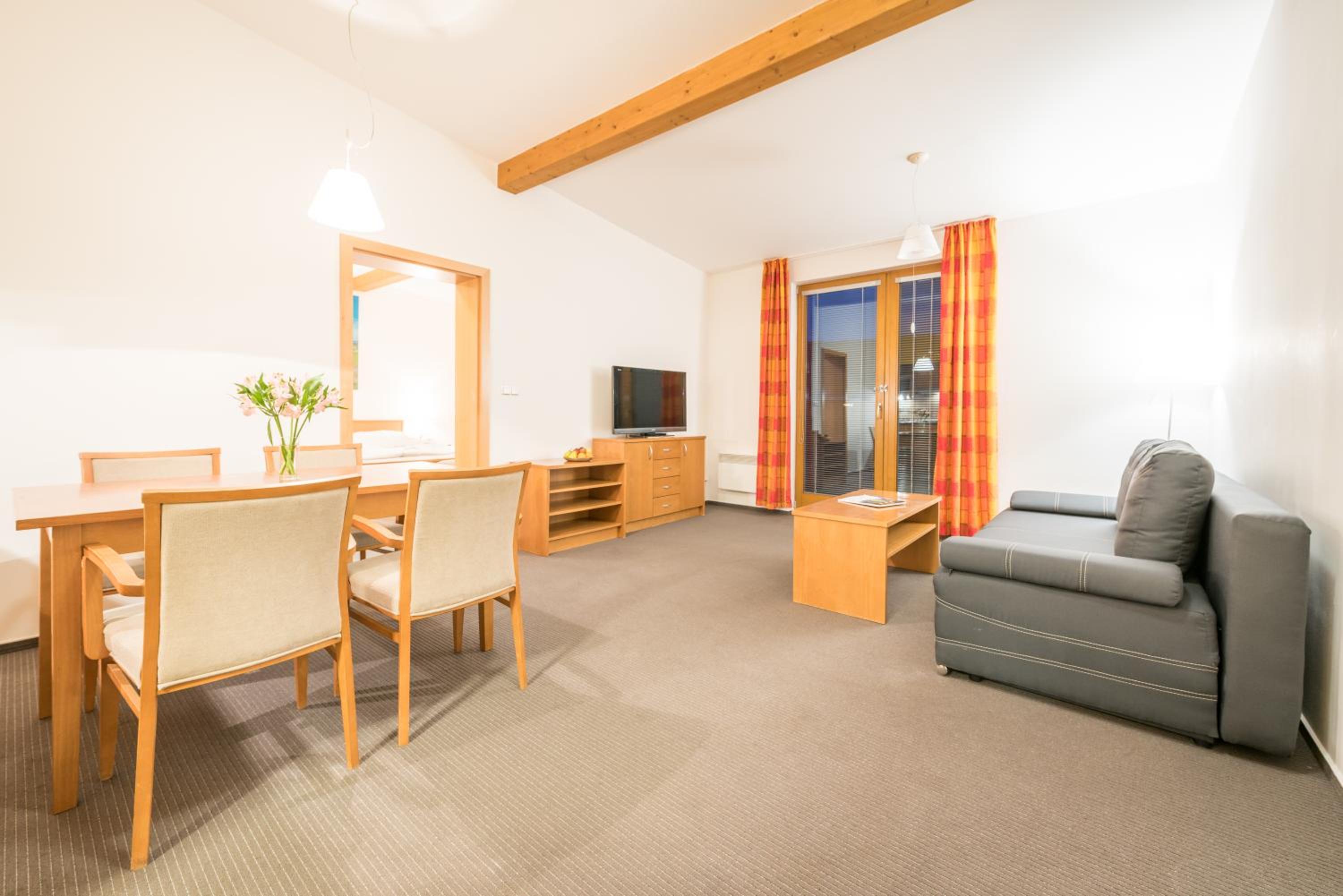 Suite - Photo 1
