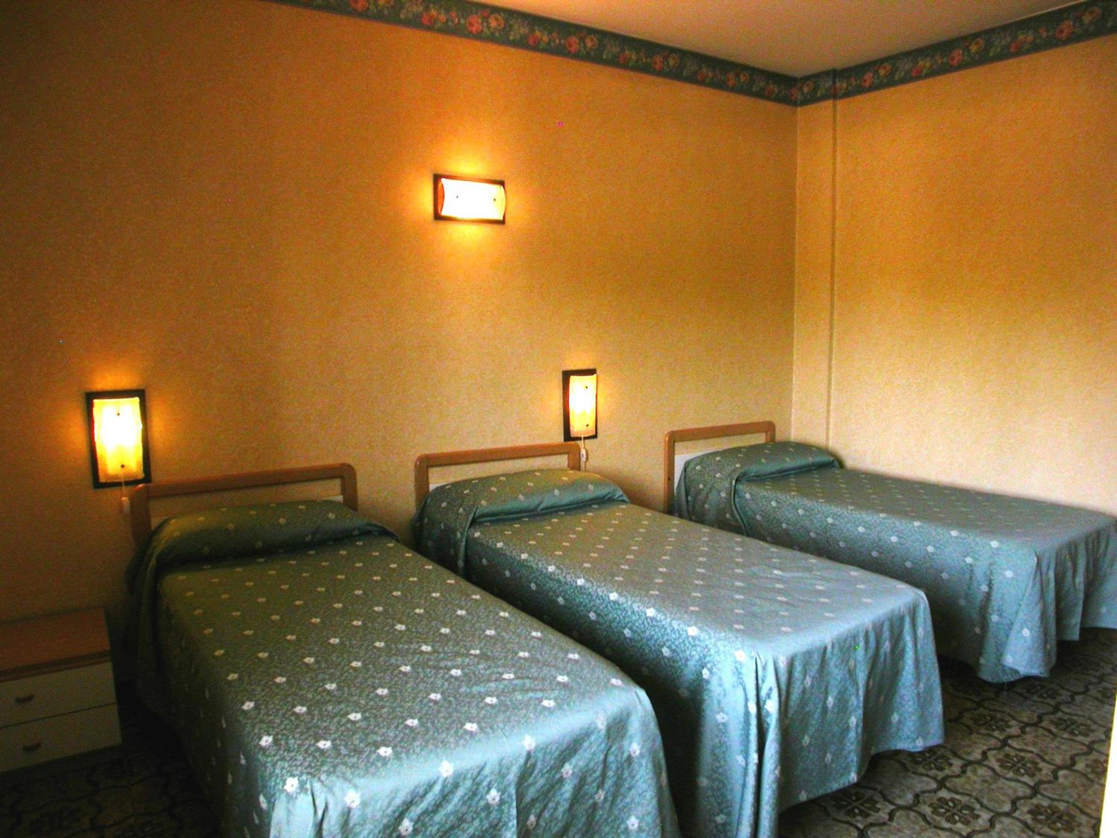 Economy Triple Room