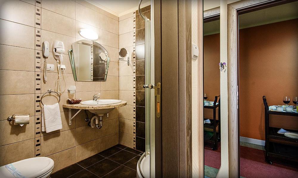 Apartment with Hot Tub photo 2