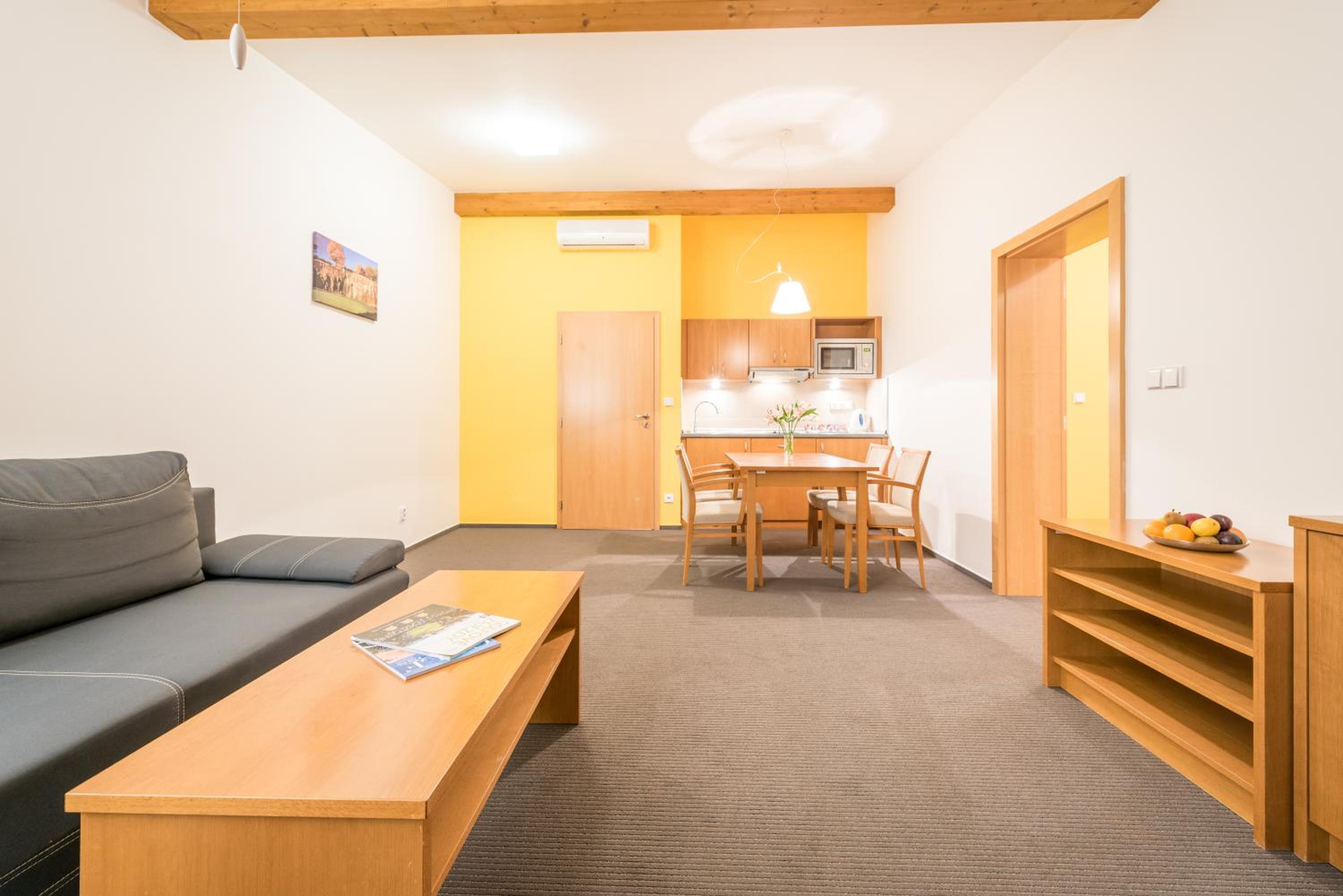 Suite - Photo 5
