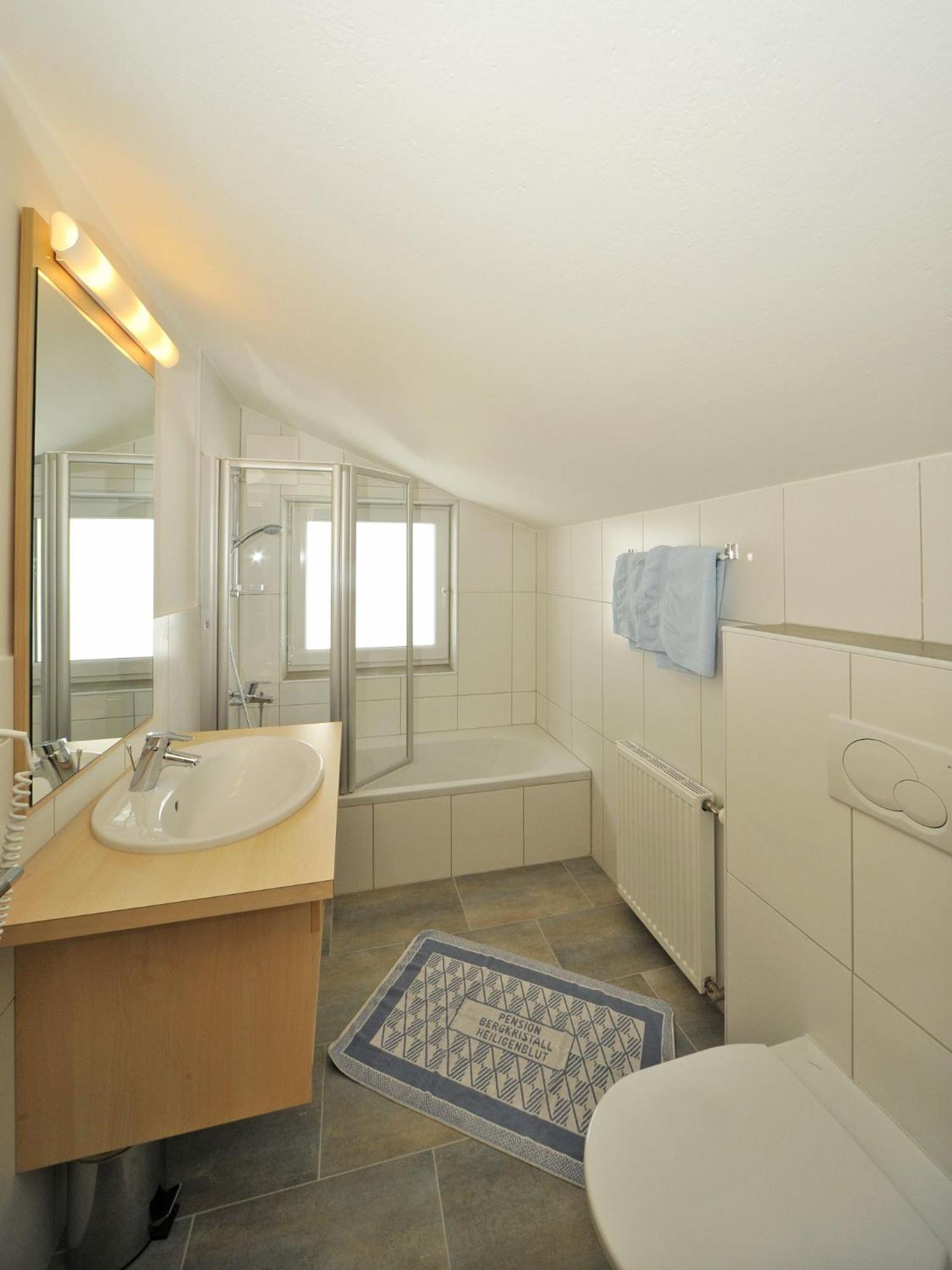 Studio (2 Adults) - Photo 3