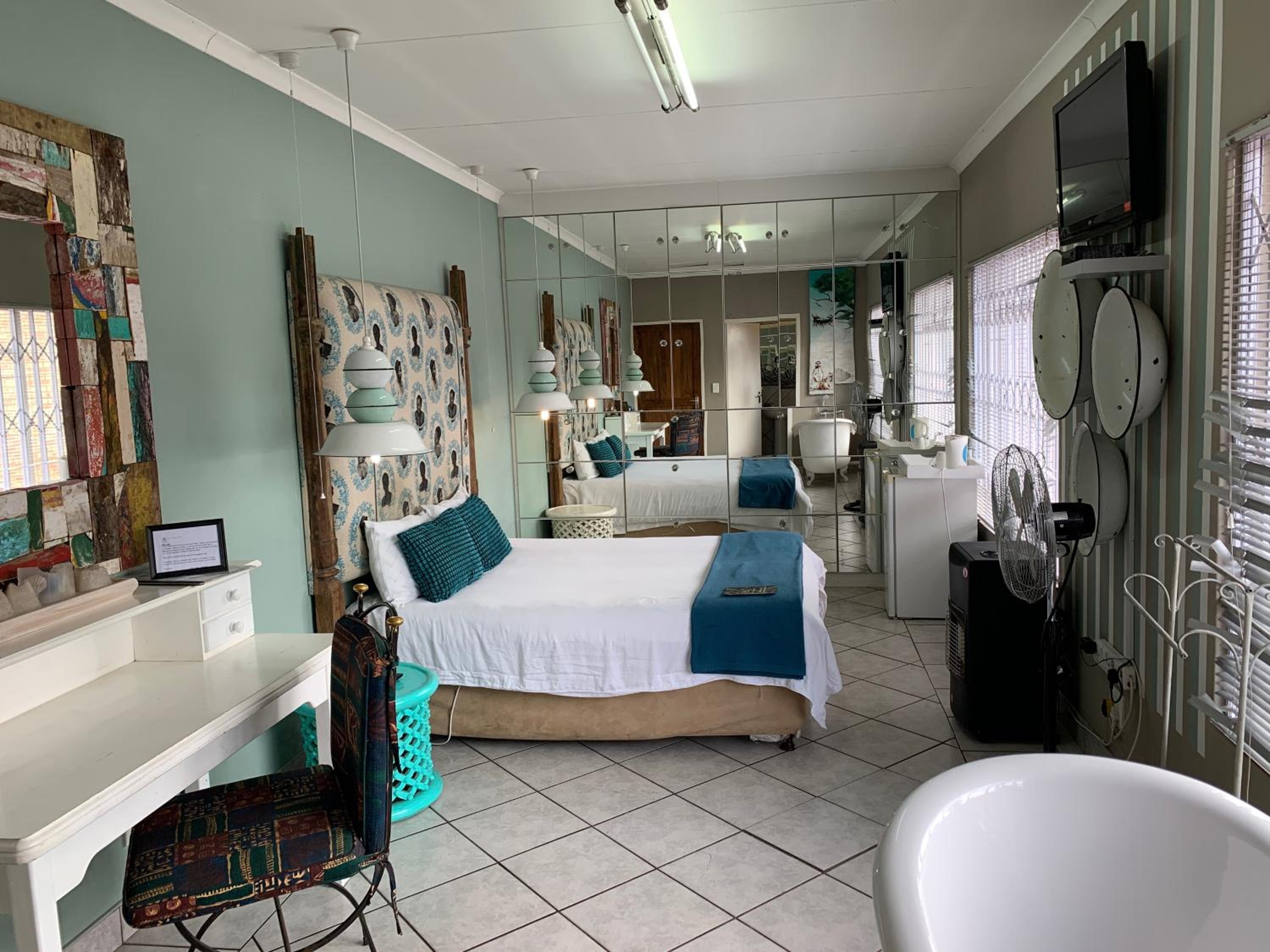 Queen Room photo 1