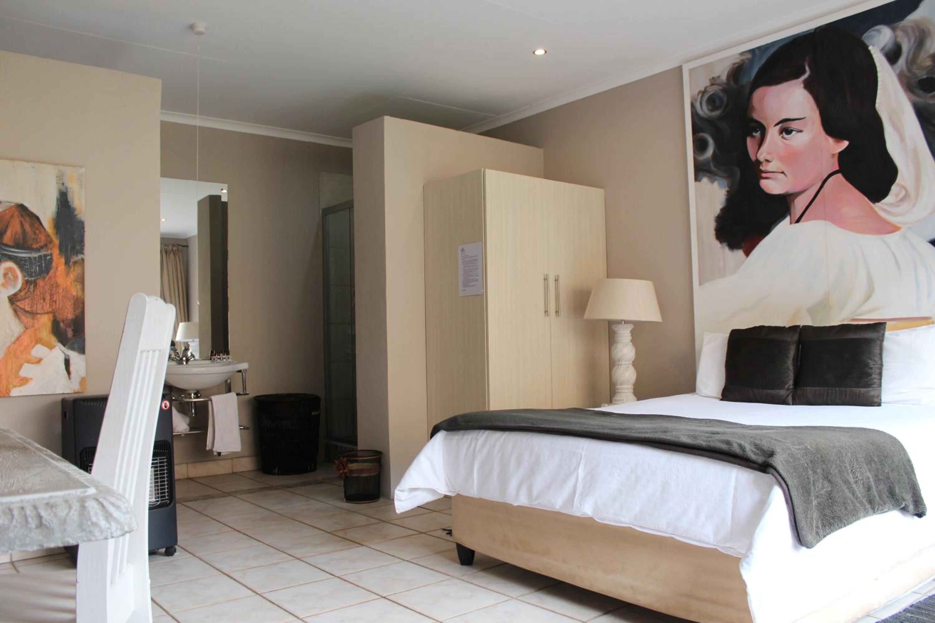 Deluxe Double Room with Shower - Photo 5