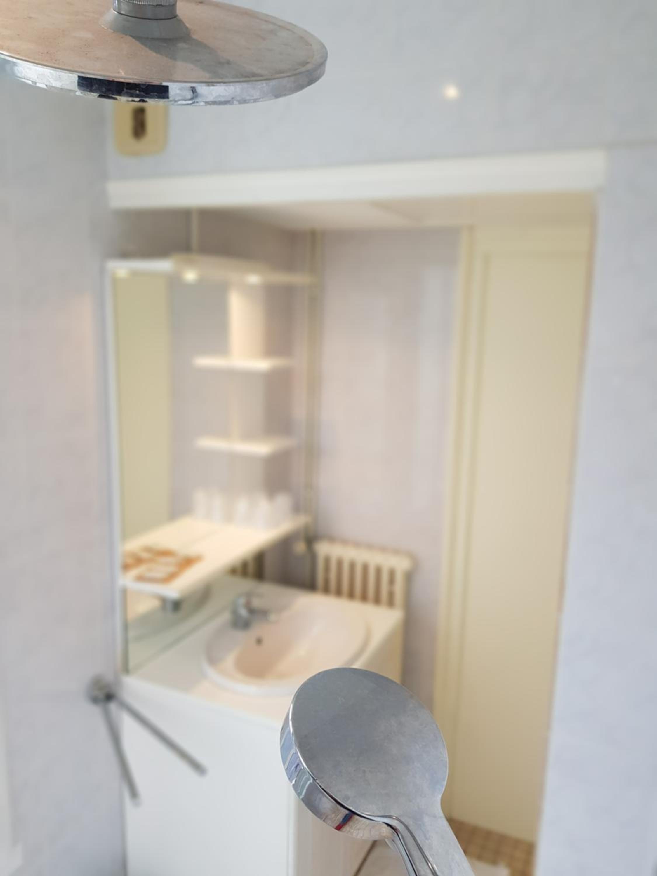 Quadruple Room - Photo 7