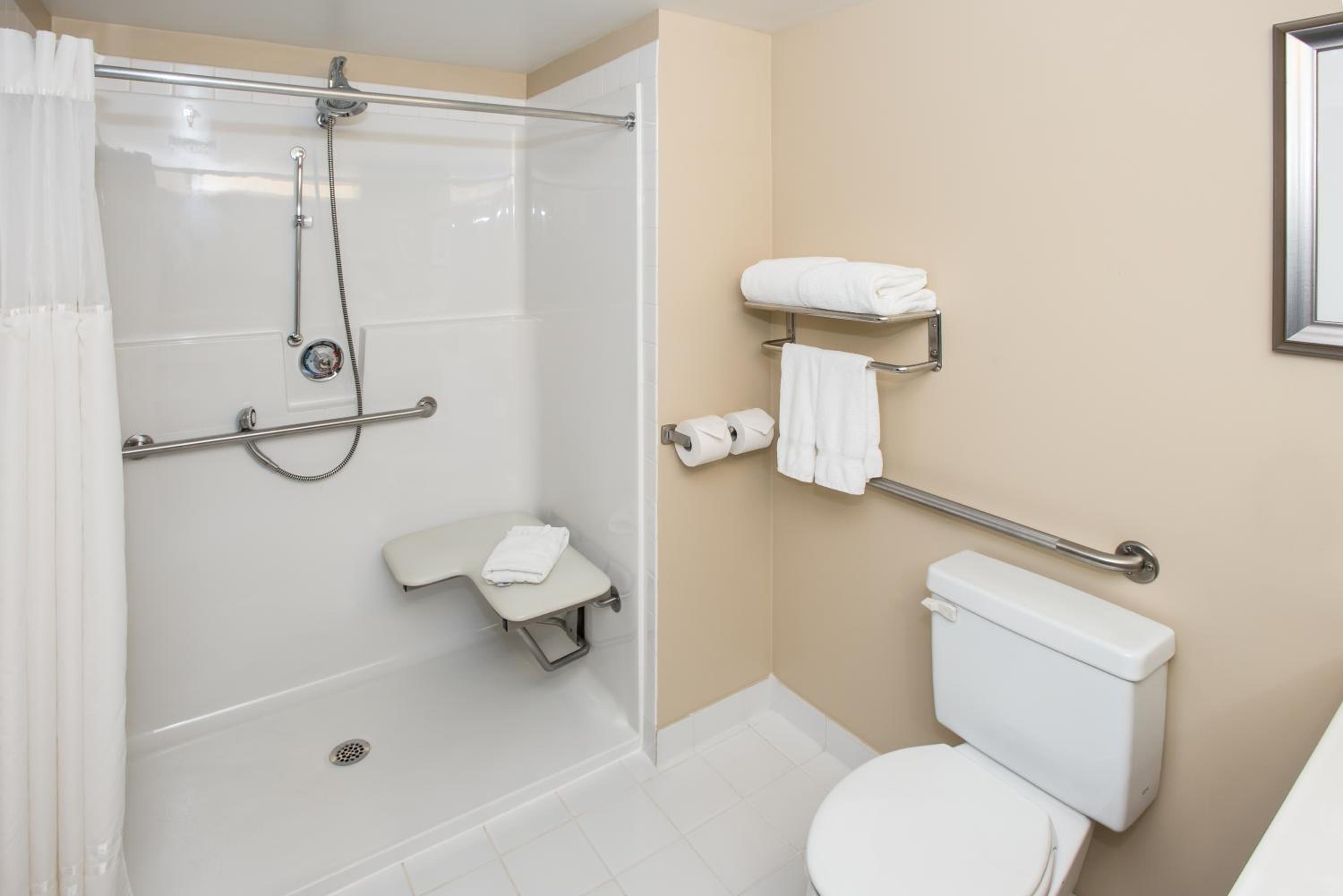 Queen Room with Roll-In Shower - Disability Access