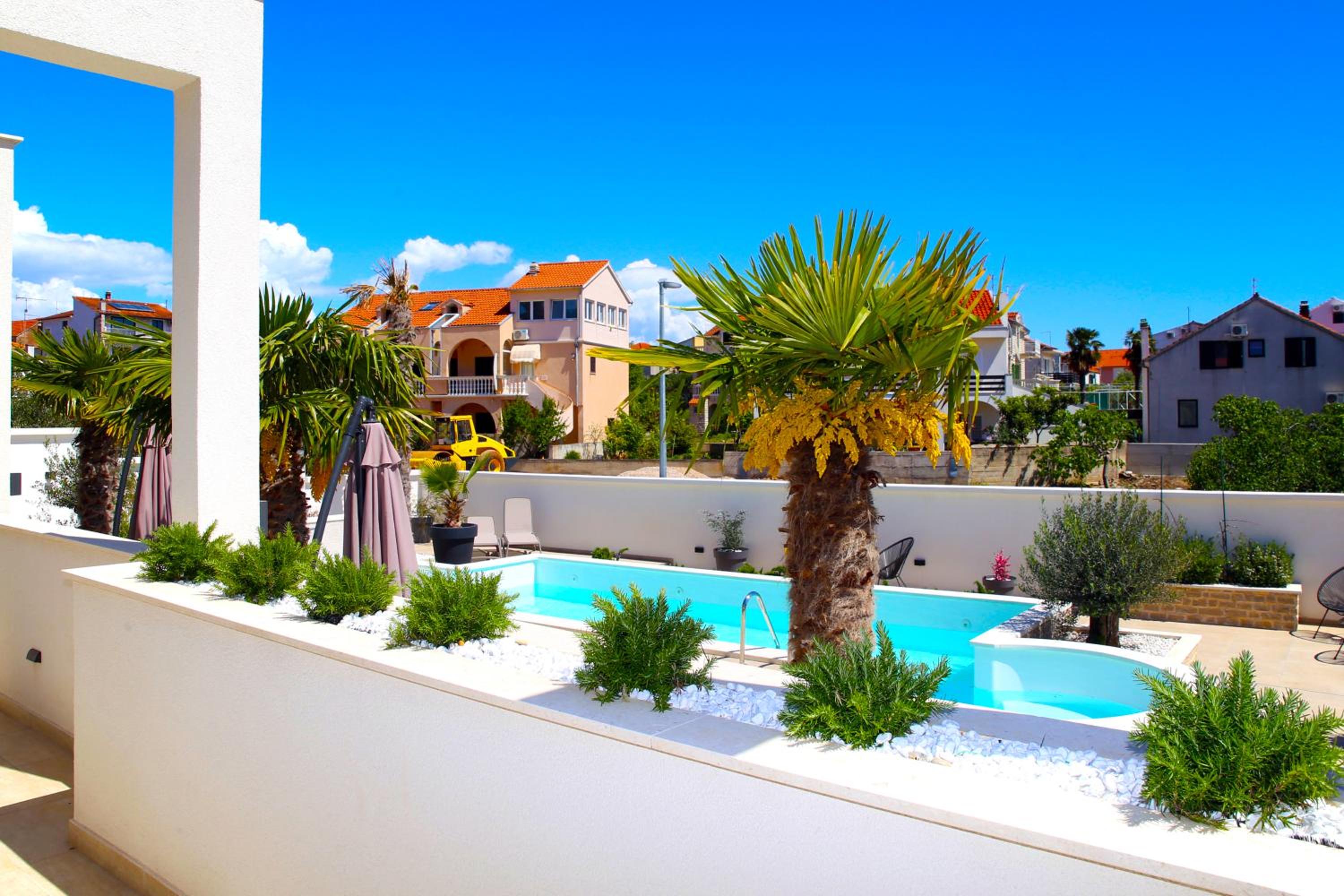 Apartment with Pool View  photo 3