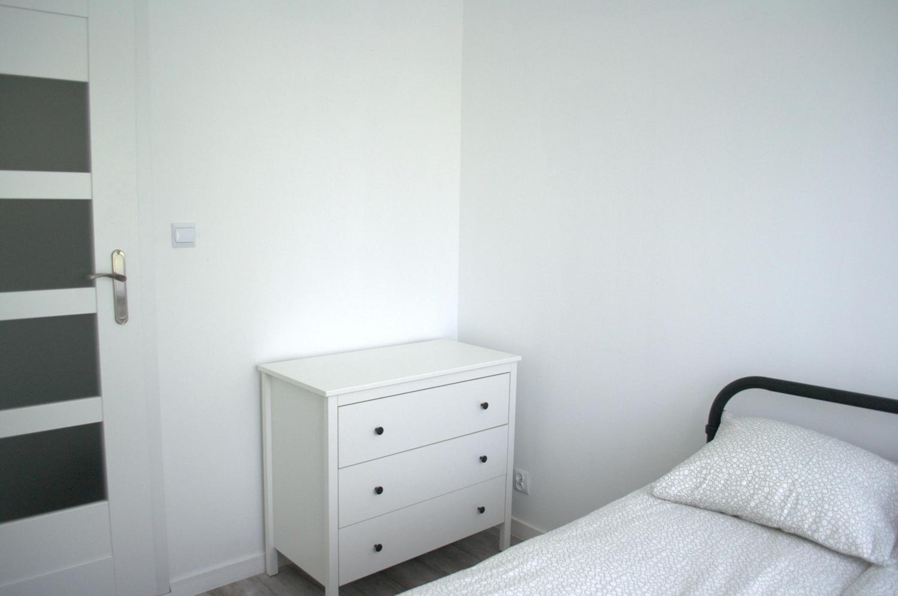 One-Bedroom Apartment - Photo 3