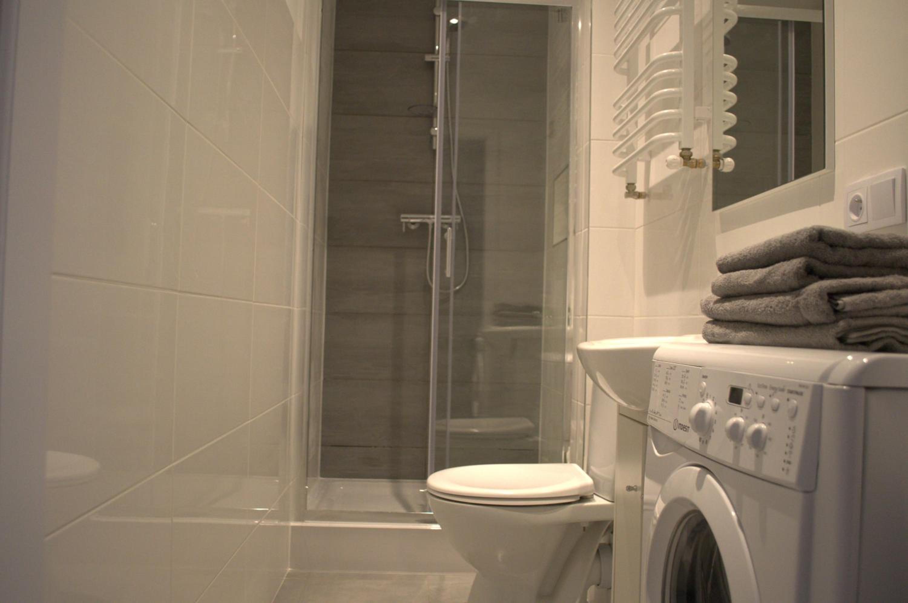 One-Bedroom Apartment - Photo 9