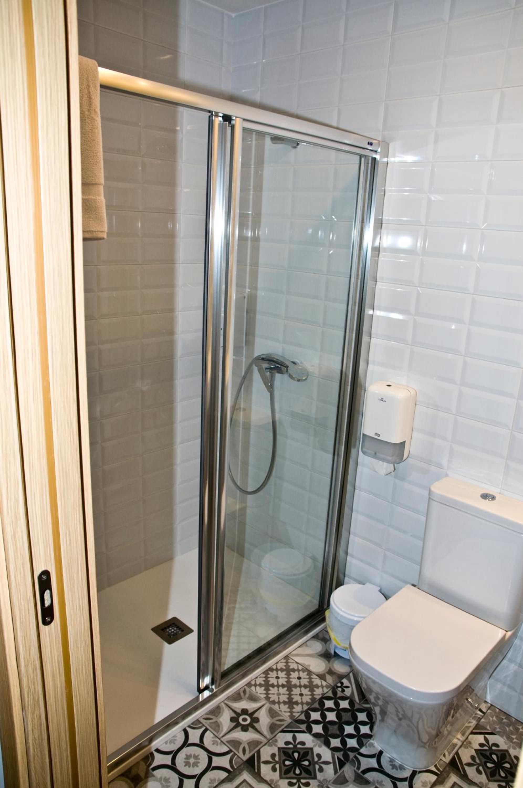 Twin Room - Photo 5