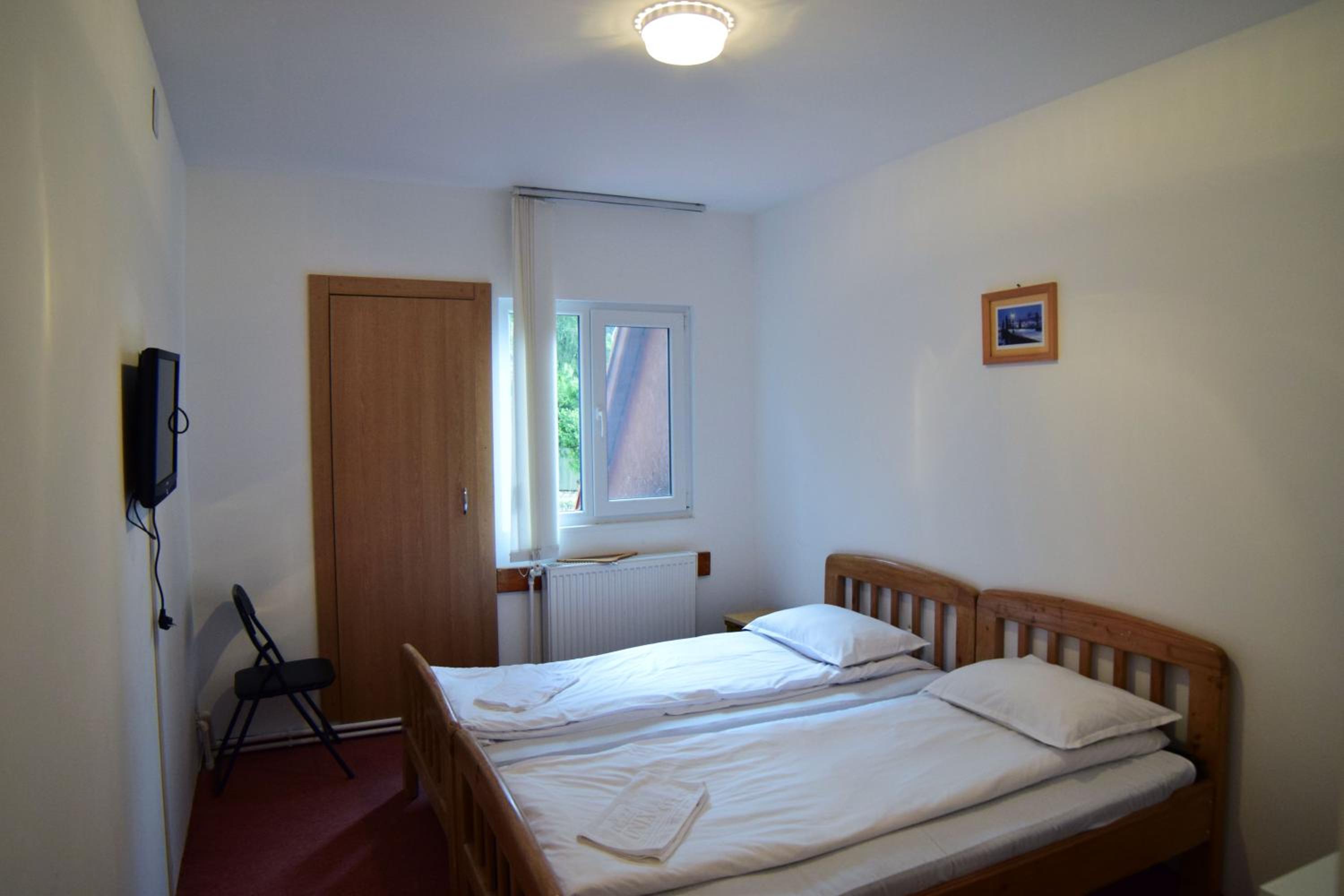 Budget Twin Room photo 1
