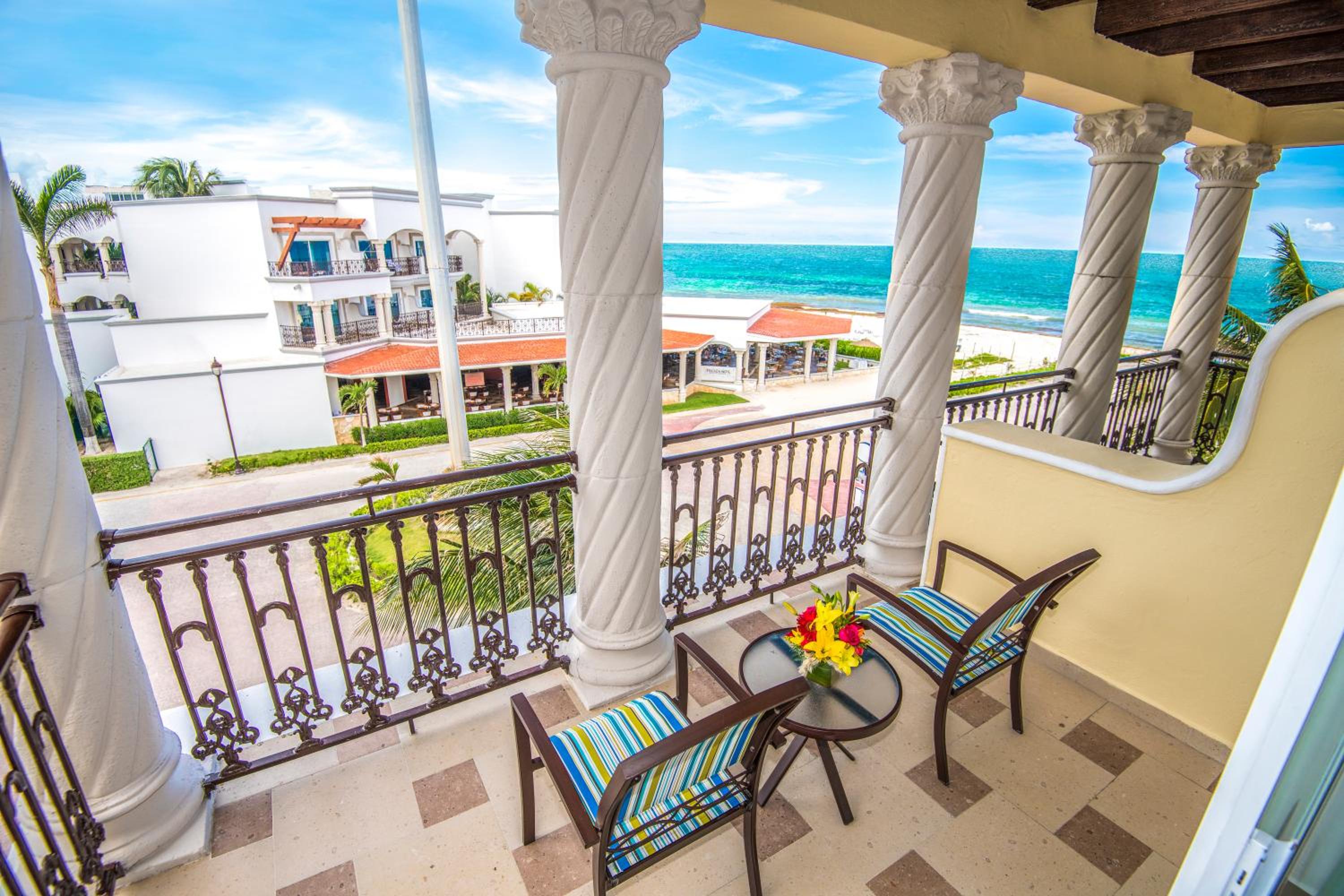 Junior Suite 1 King Bed, Oceanview  - Photo 2