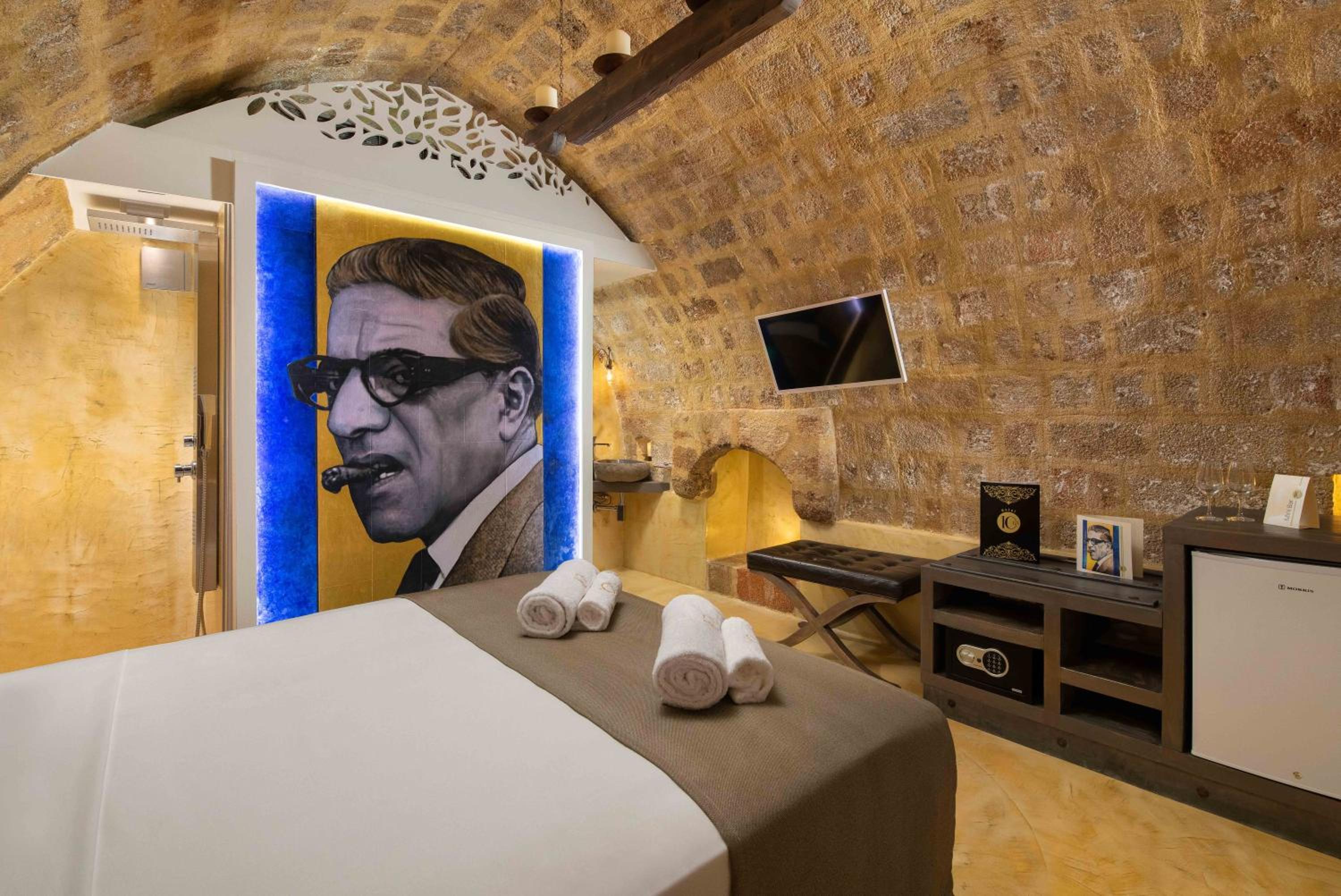 Deluxe Stone Room - Photo 18