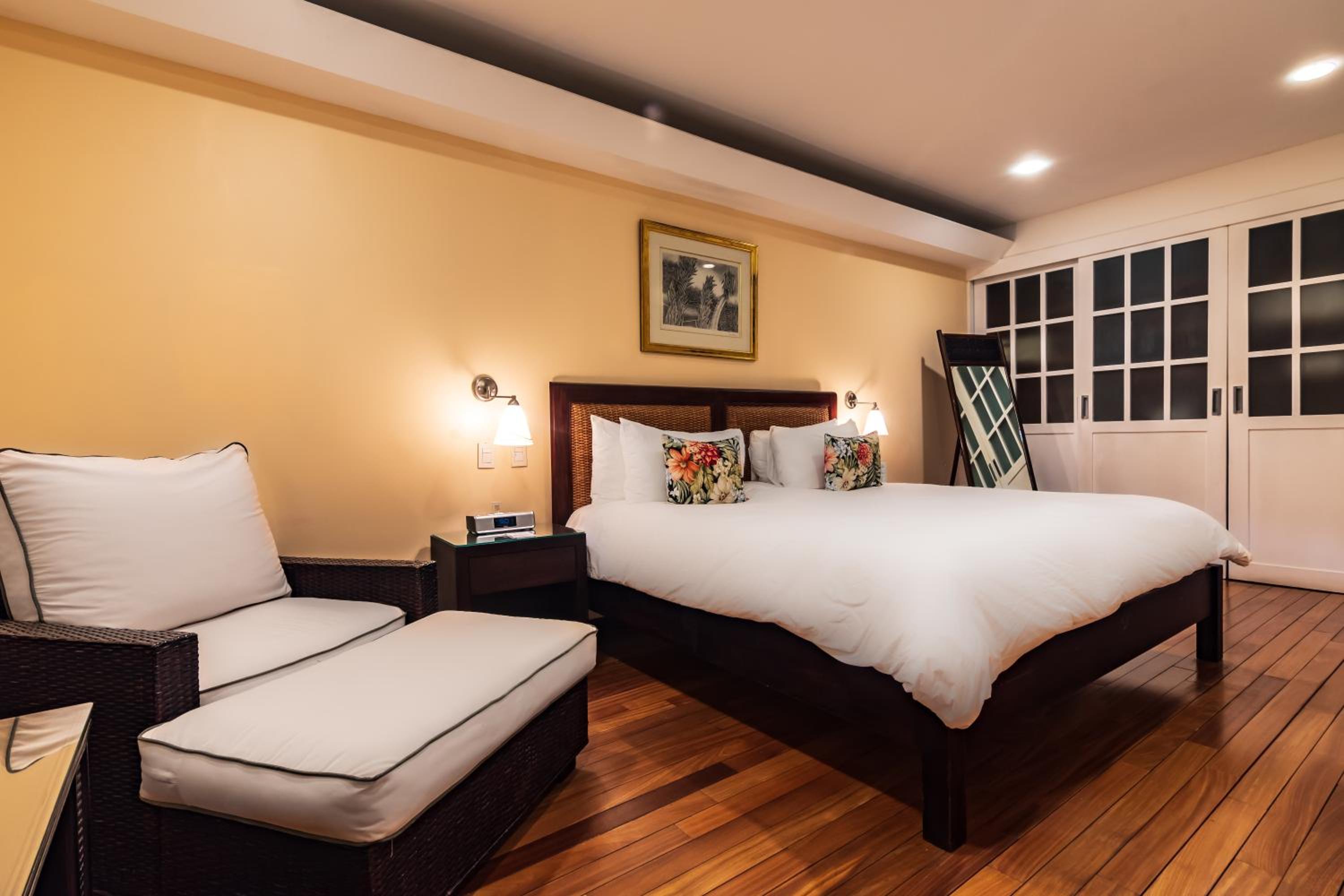 Suite - Photo 1
