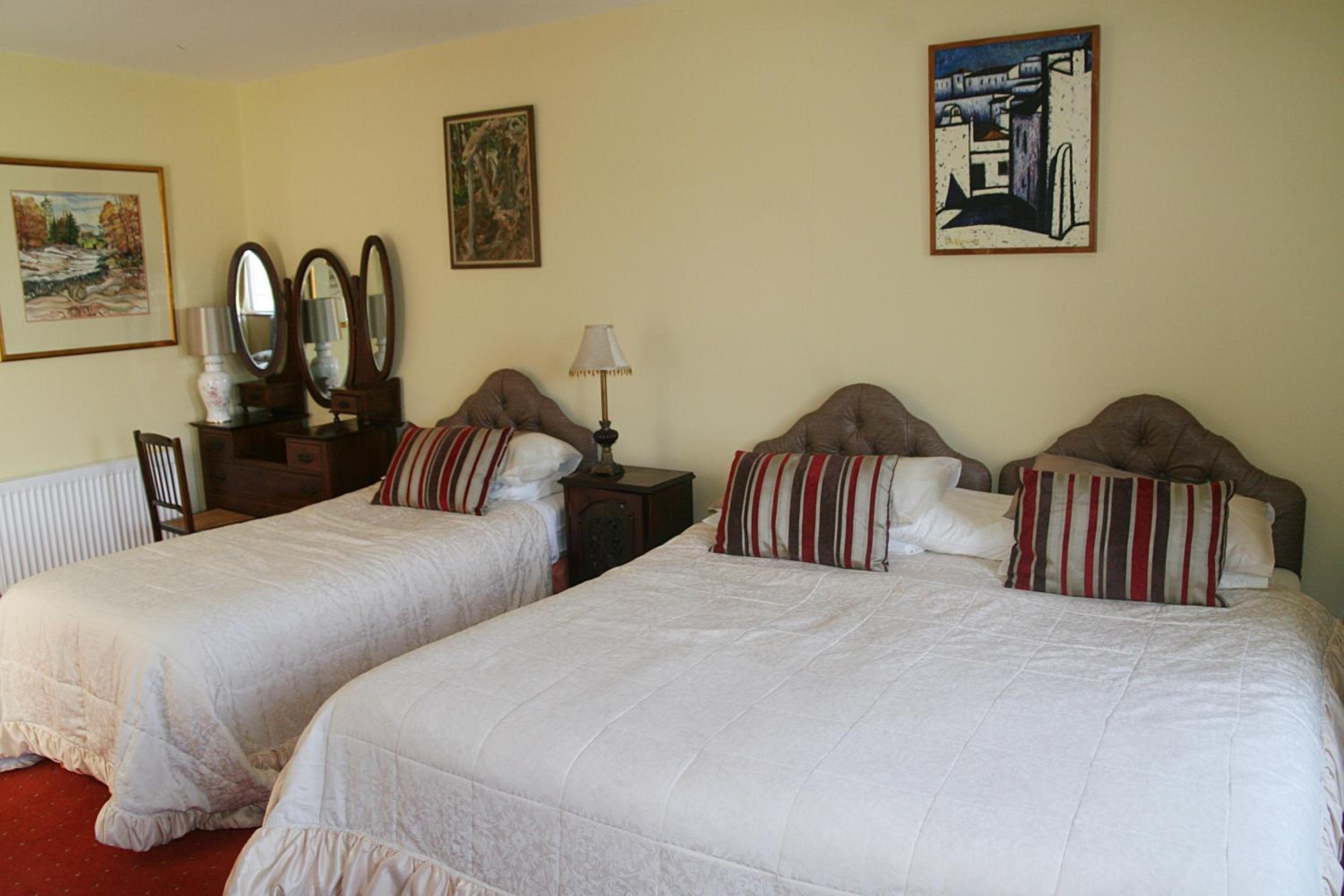 Twin Room - Photo 2
