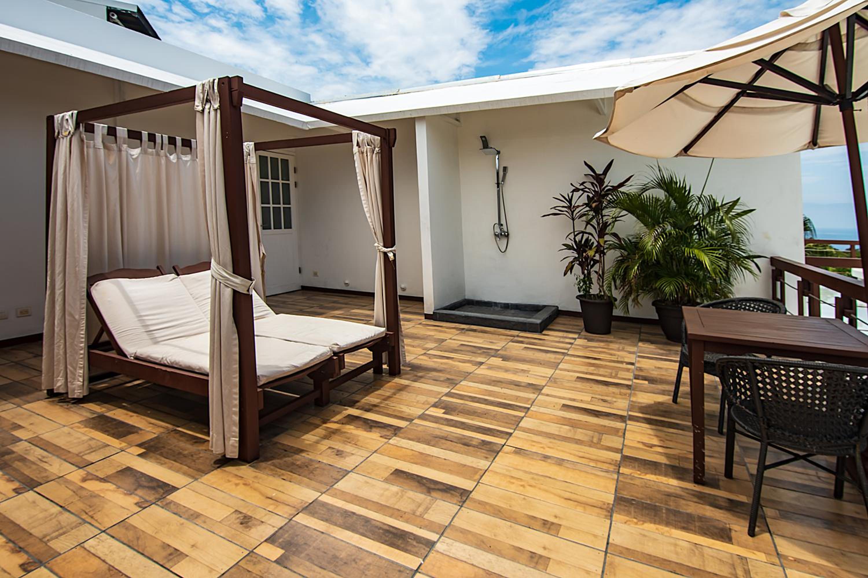 Two-Bedroom Villa - Photo 3