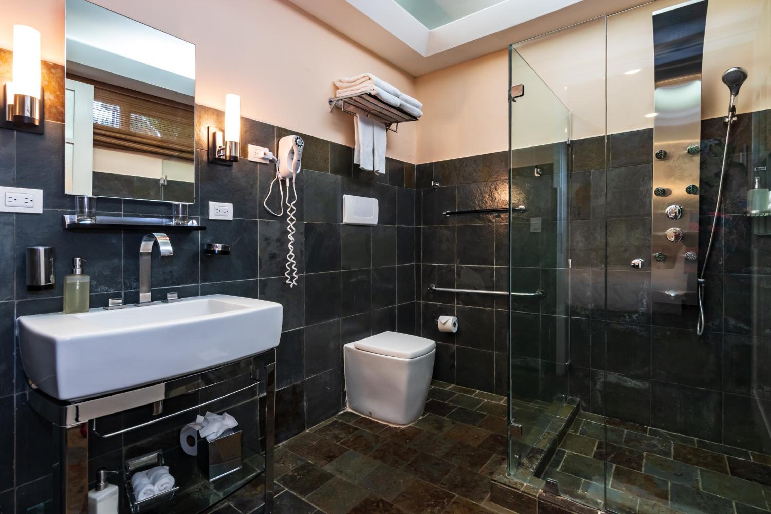 Two-Bedroom Villa - Photo 10