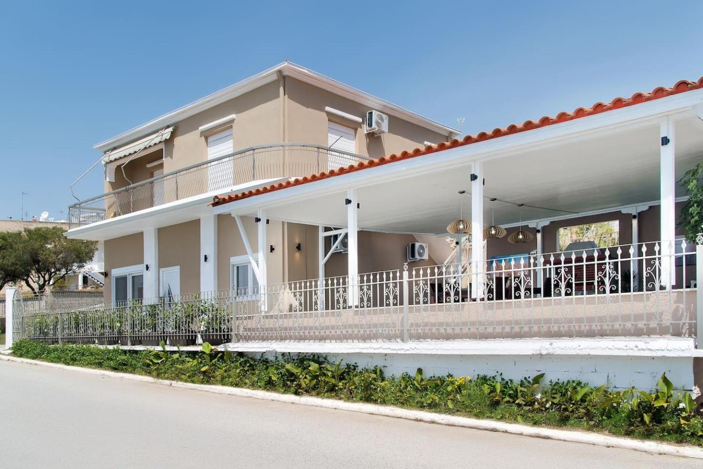 Three-Bedroom Villa photo 2
