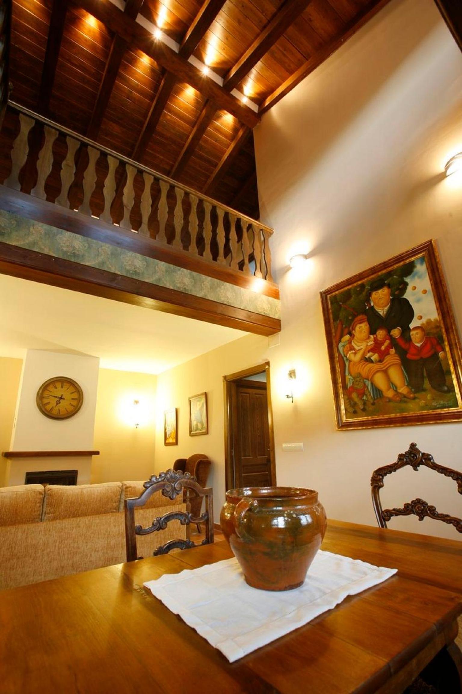 Seven-Bedroom House photo 2