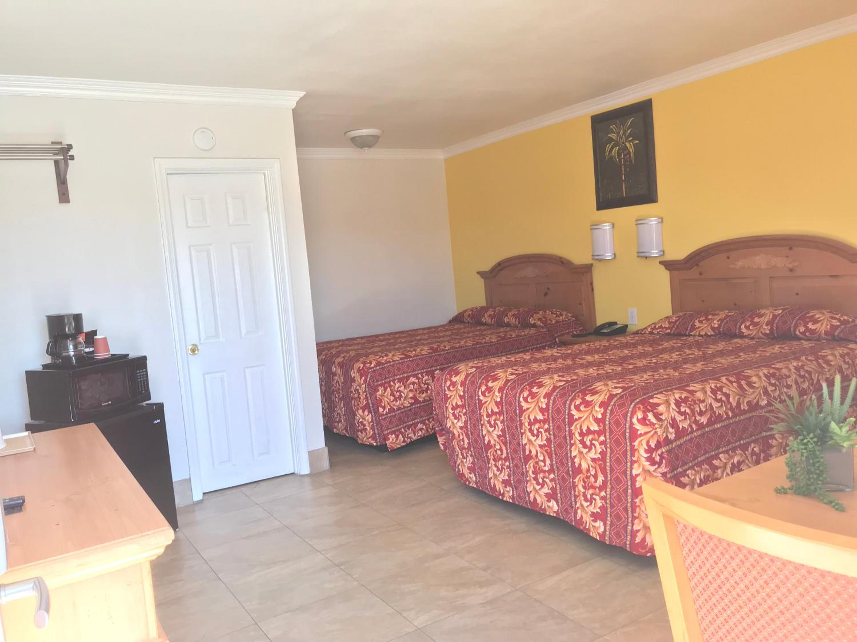 Double Room with Two Double Beds - Photo 3
