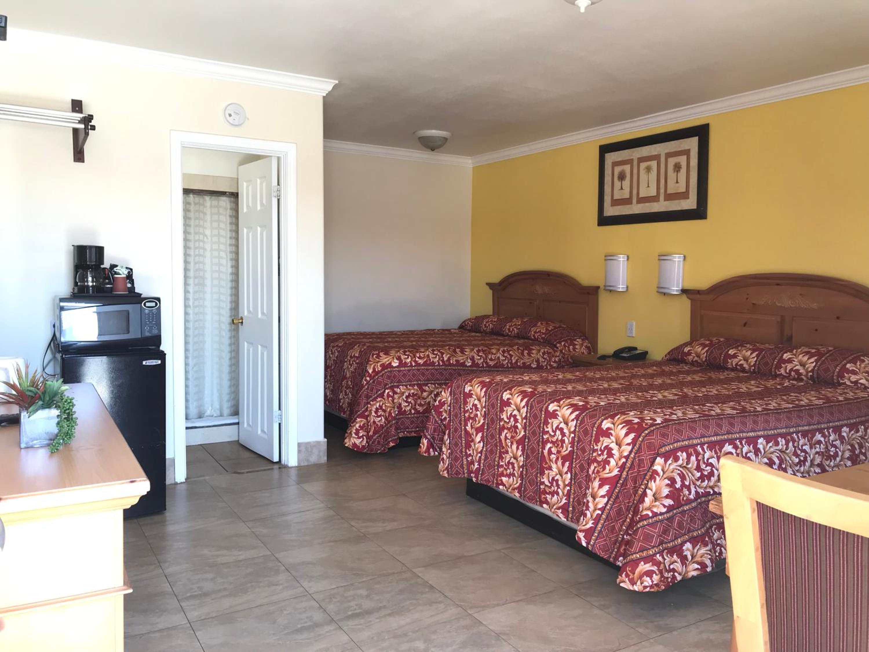 Double Room with Two Double Beds - Photo 6
