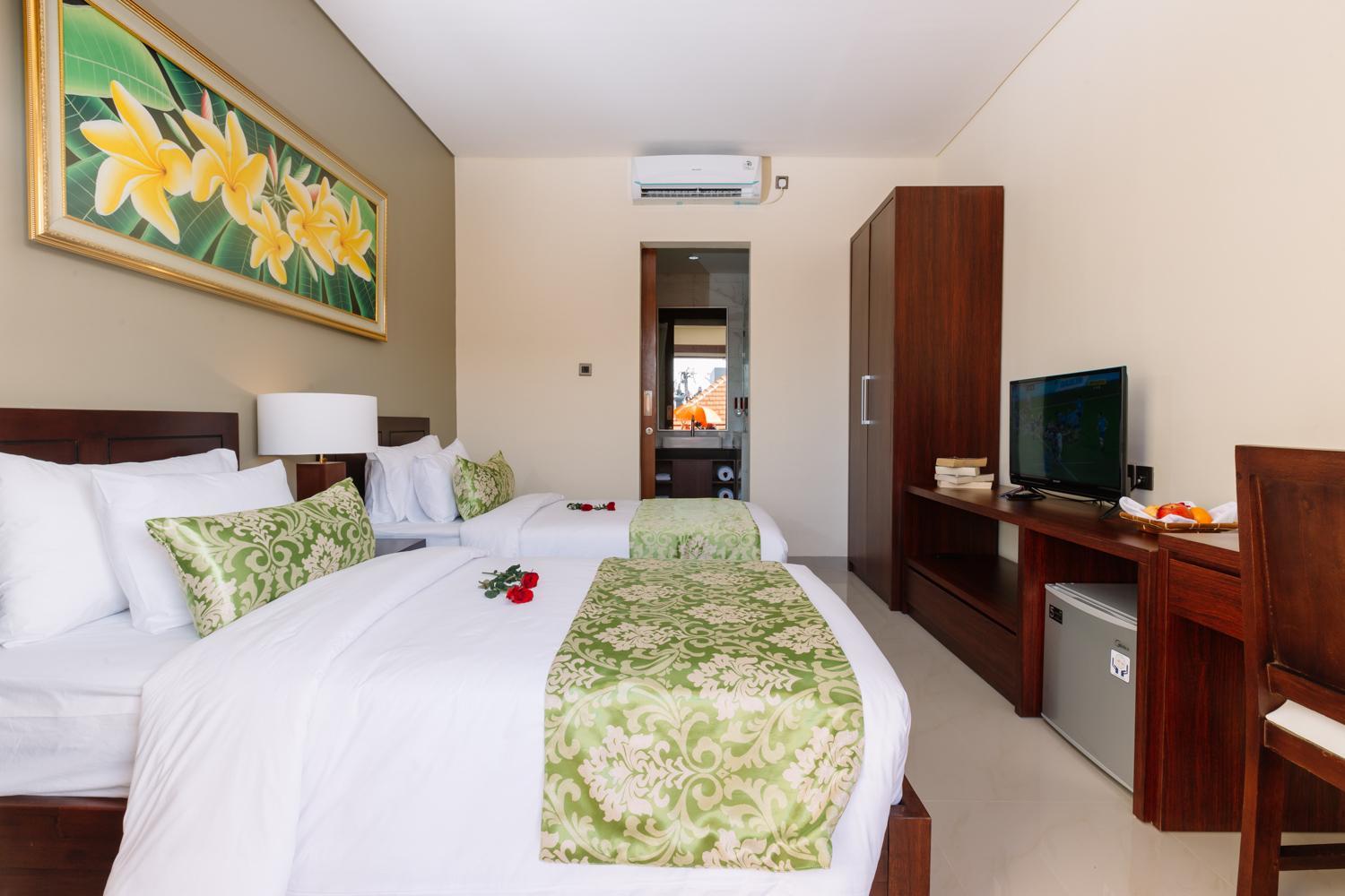 Twin Room with Private Bathroom - Photo 14