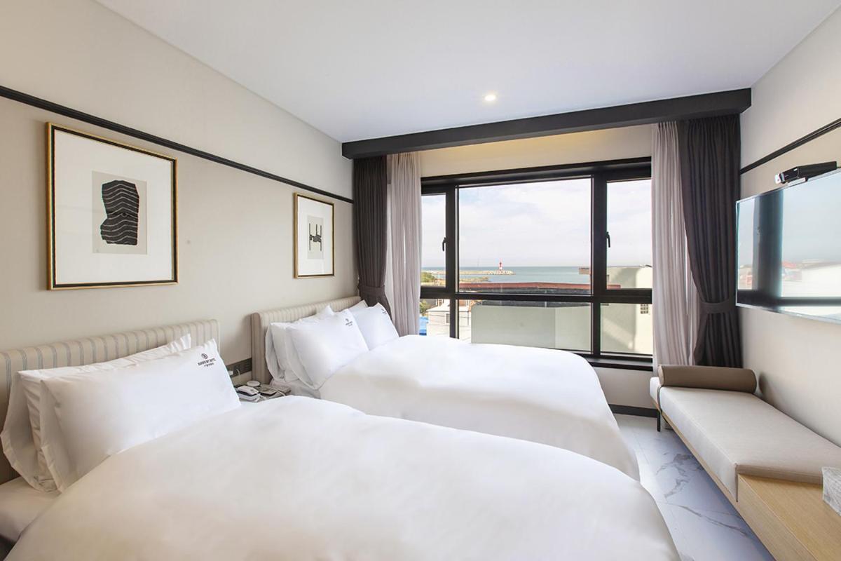 Superior Twin Room with Sea View - Photo 1