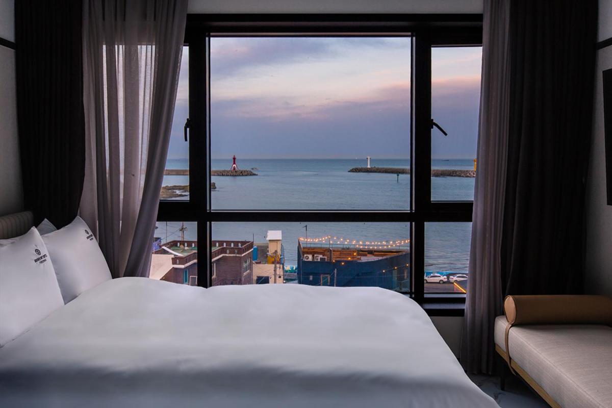 Twin Room with Sea View - Photo 4