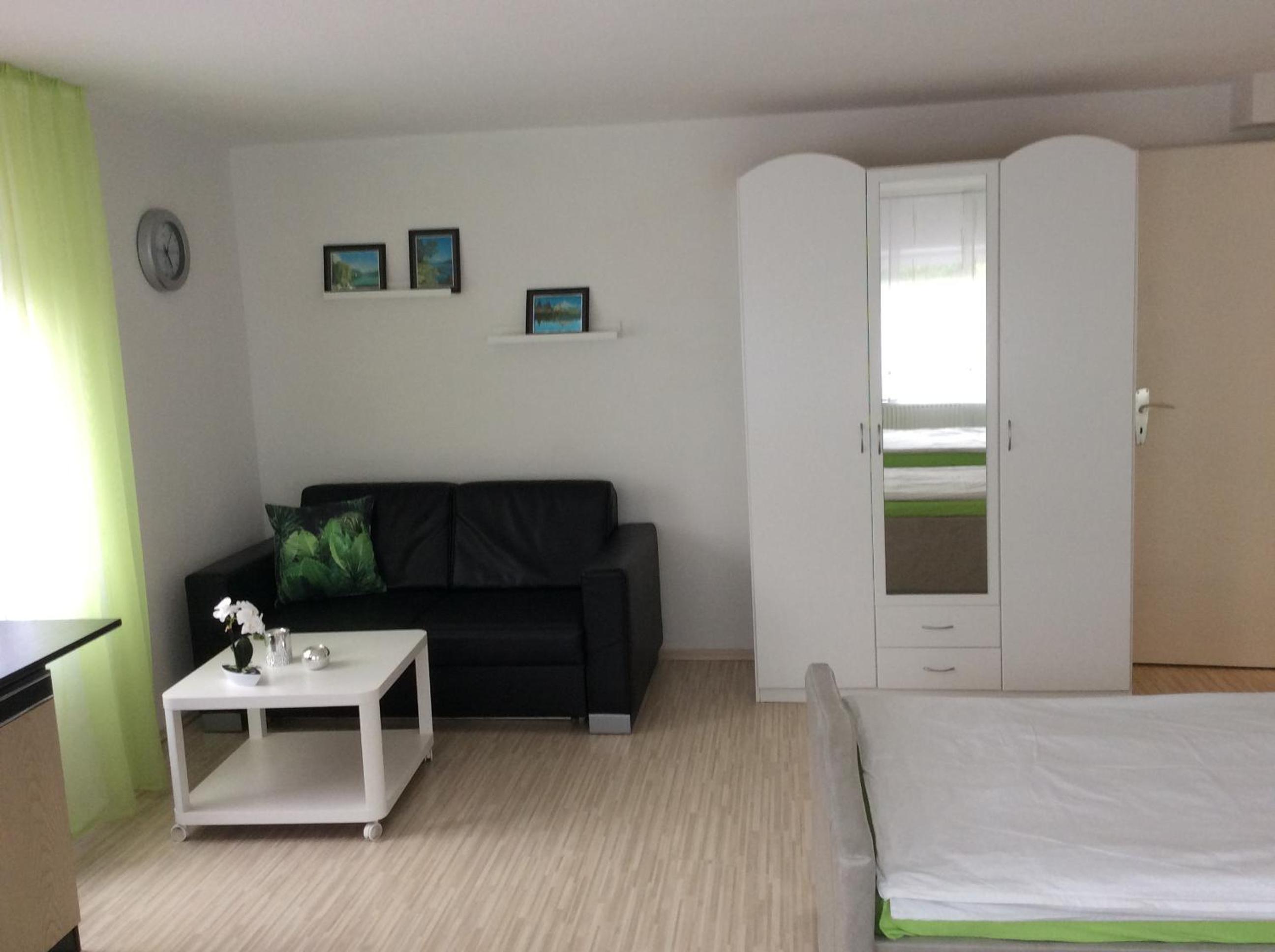 One-Bedroom Apartment - Photo 2