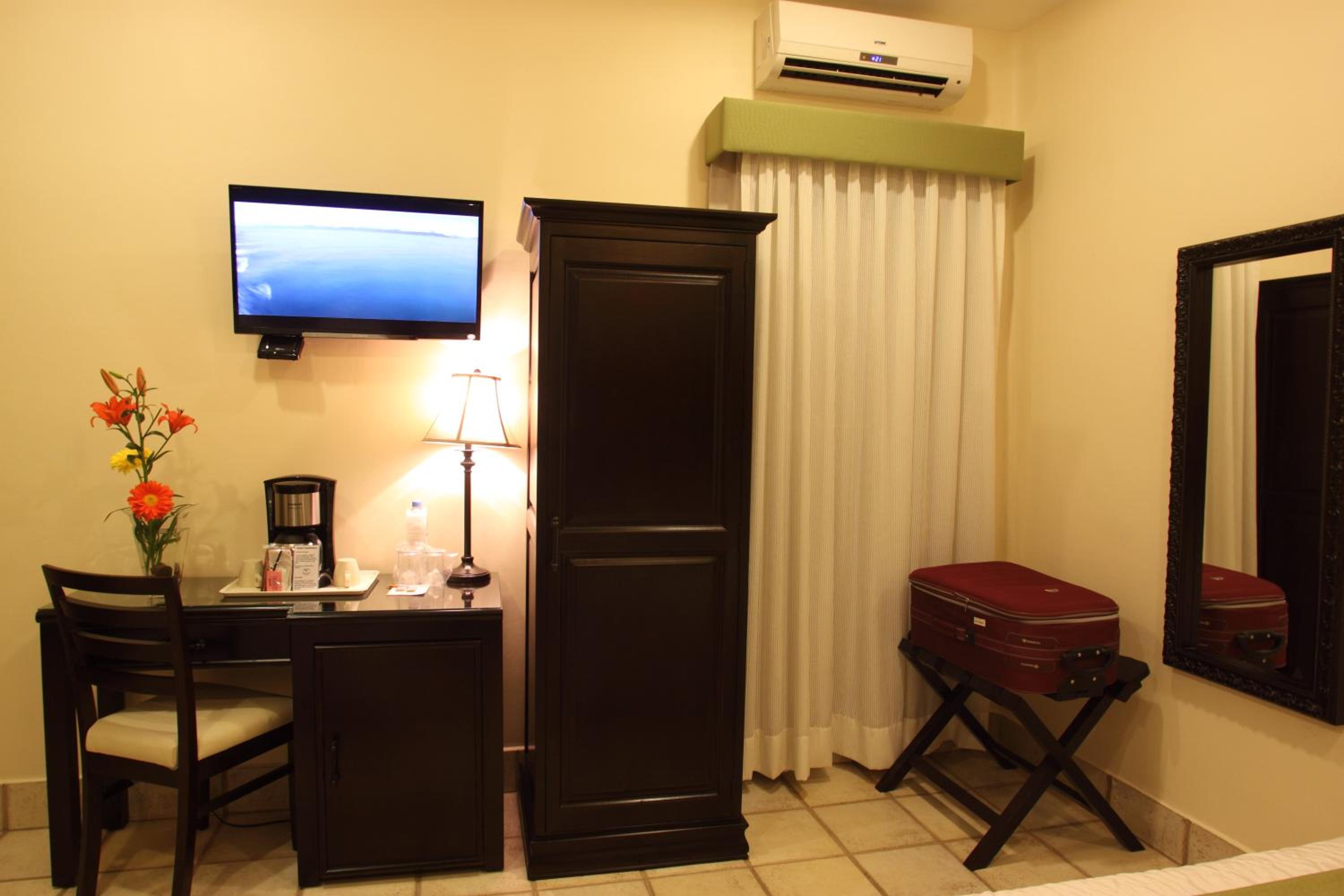 Deluxe Junior Suite - Photo 1