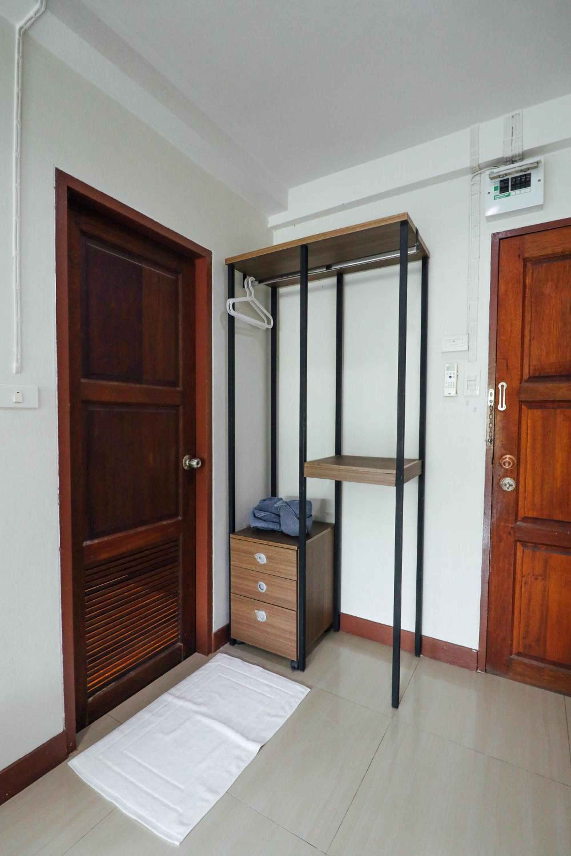 Standard Twin Room - Photo 2