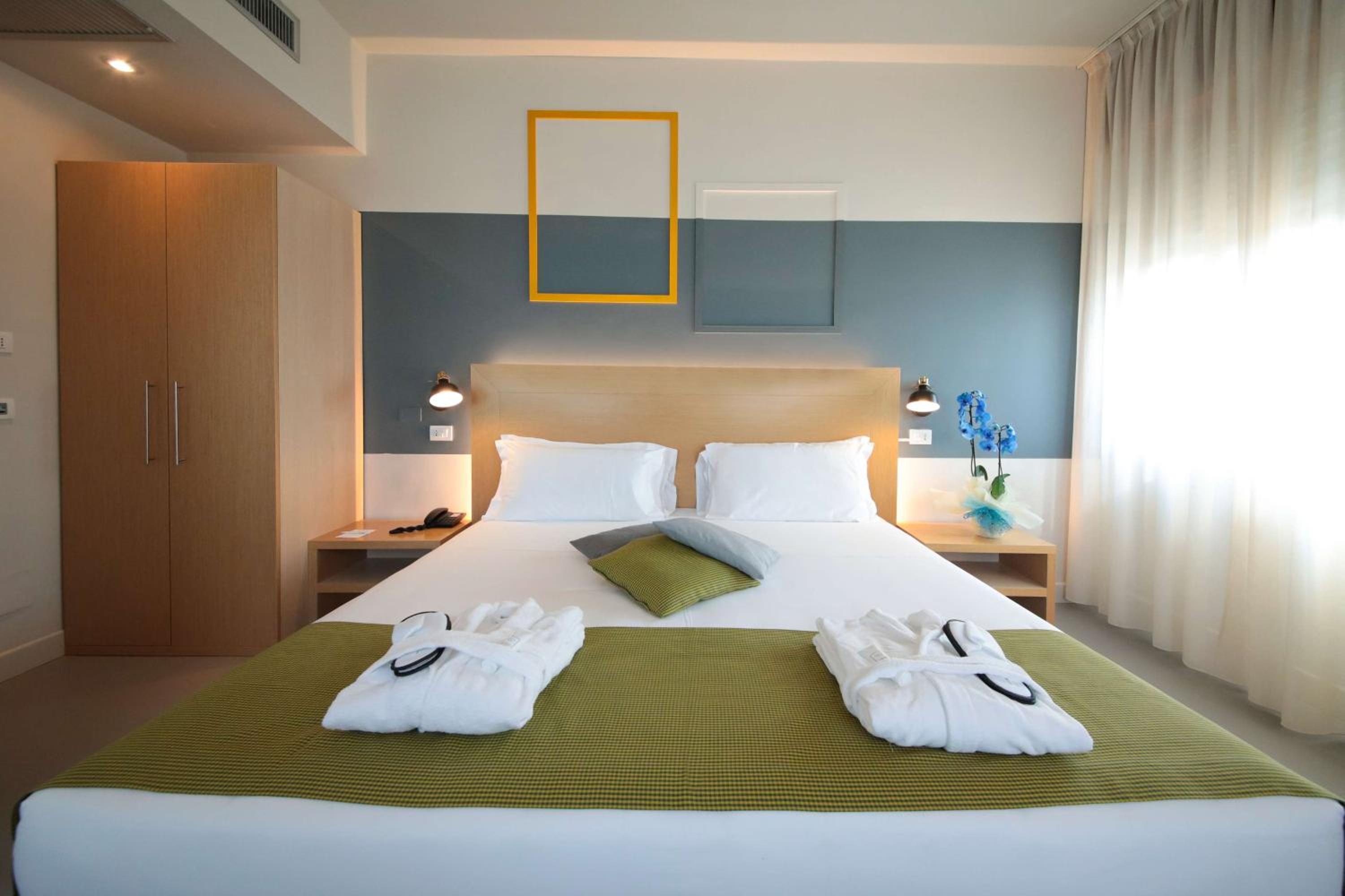 Standard Double or Twin Room photo 1