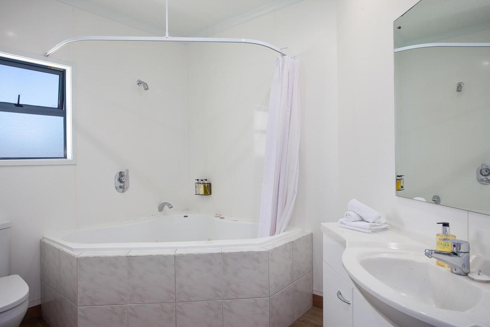 Two-Bedroom Apartment with Spa Bath photo 2