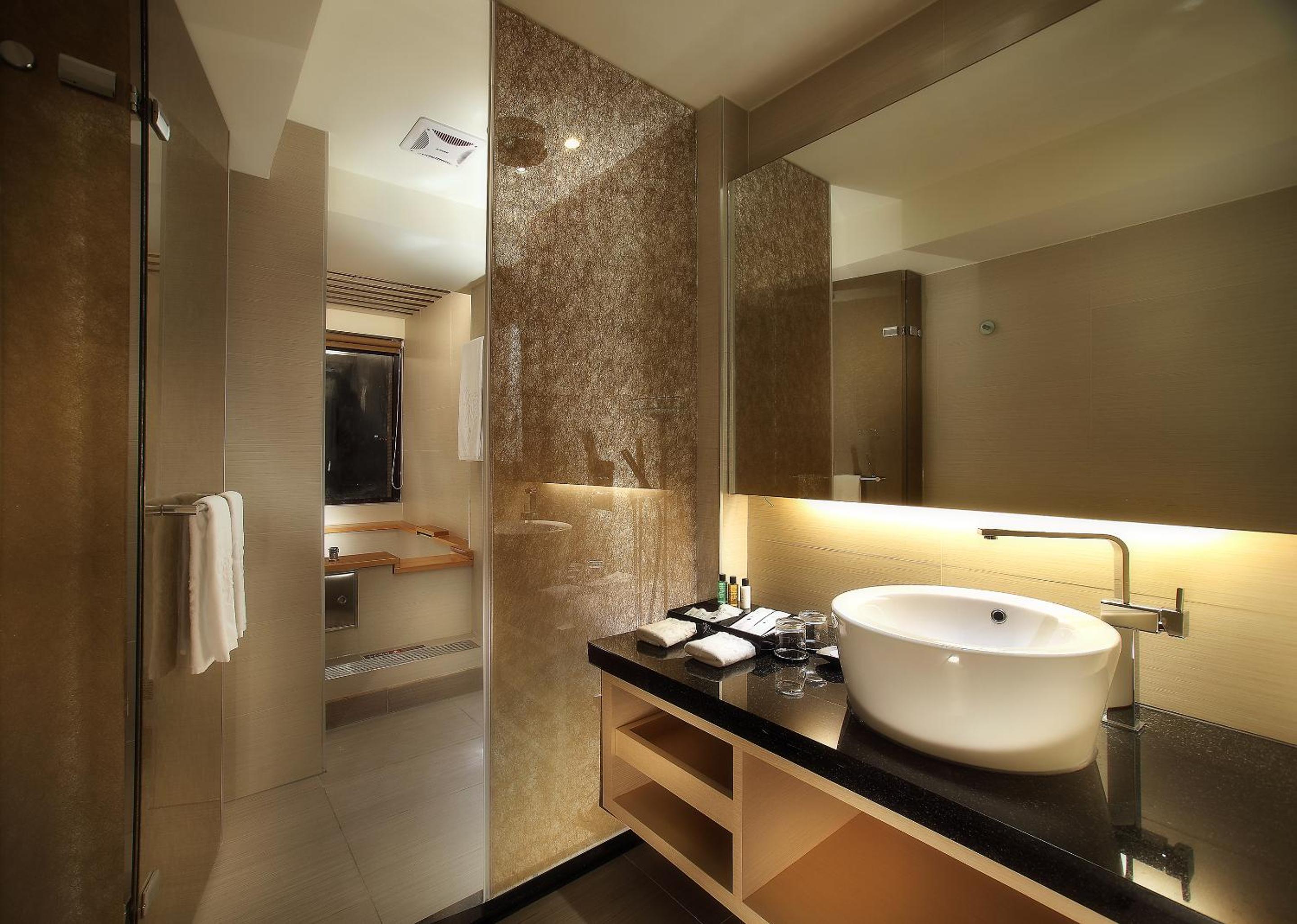Deluxe Suite with Lake View photo 1