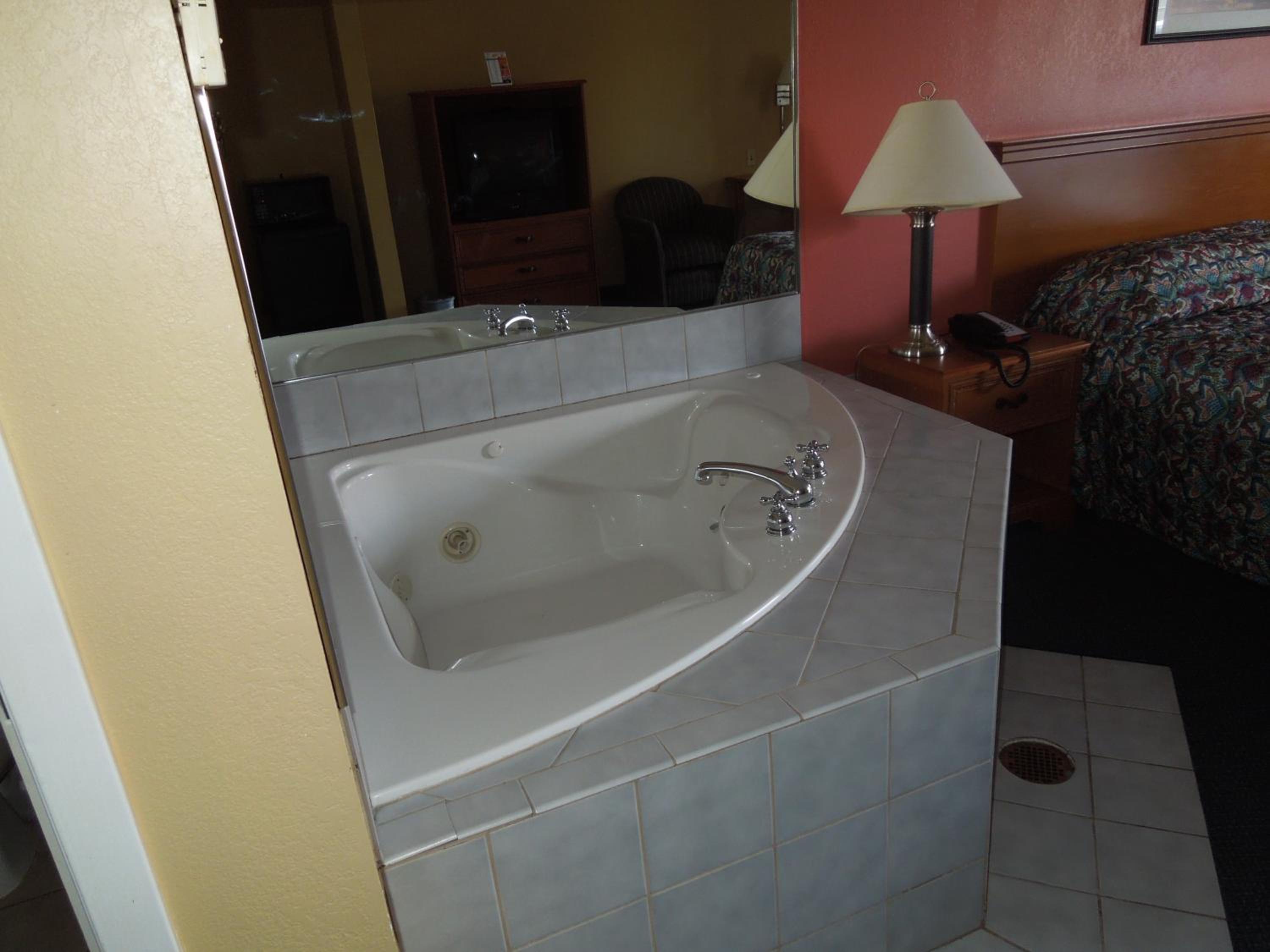 King Room with Spa Bath - Non-Smoking - Photo 2