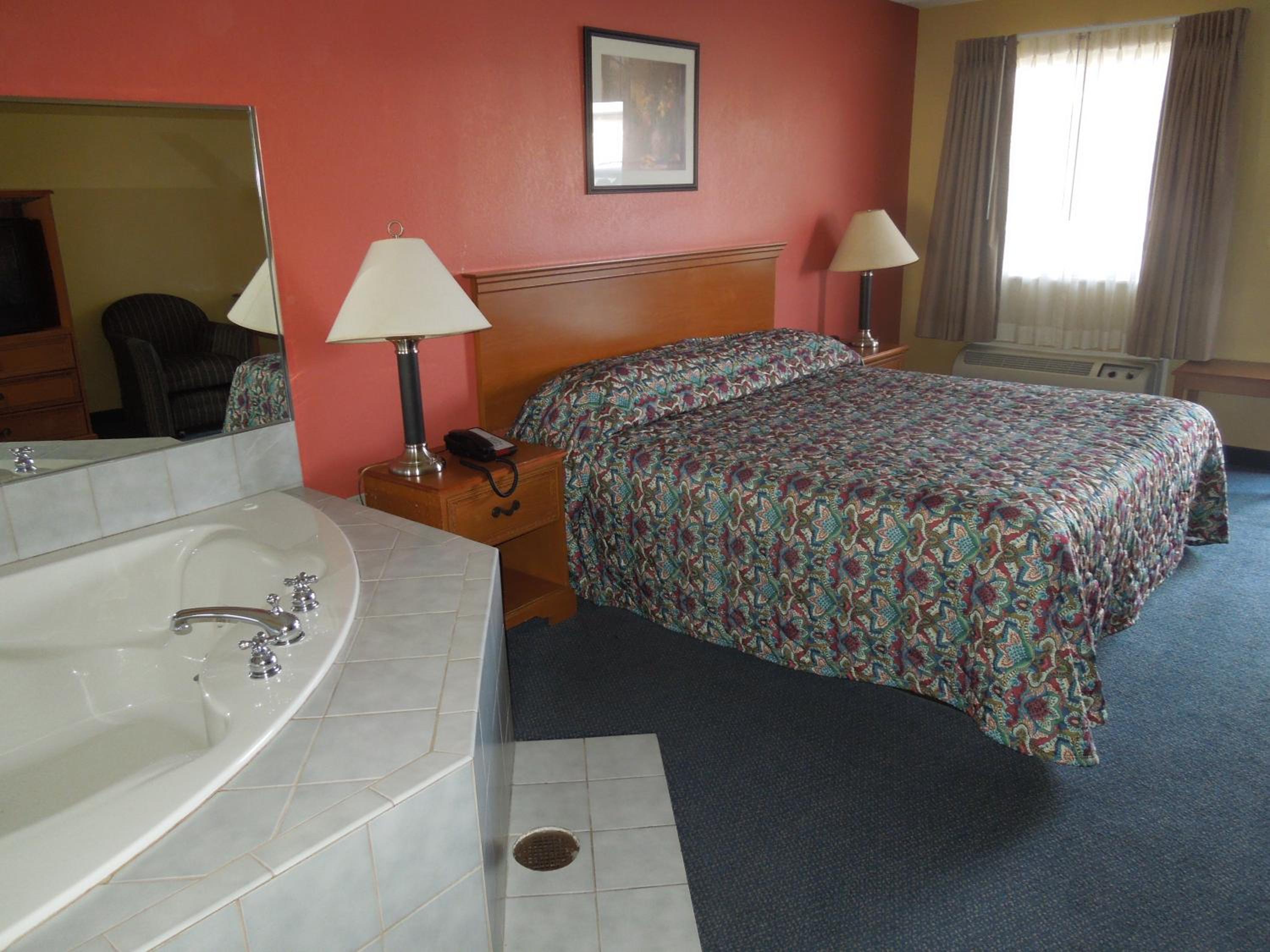 King Room with Spa Bath - Non-Smoking - Photo 1