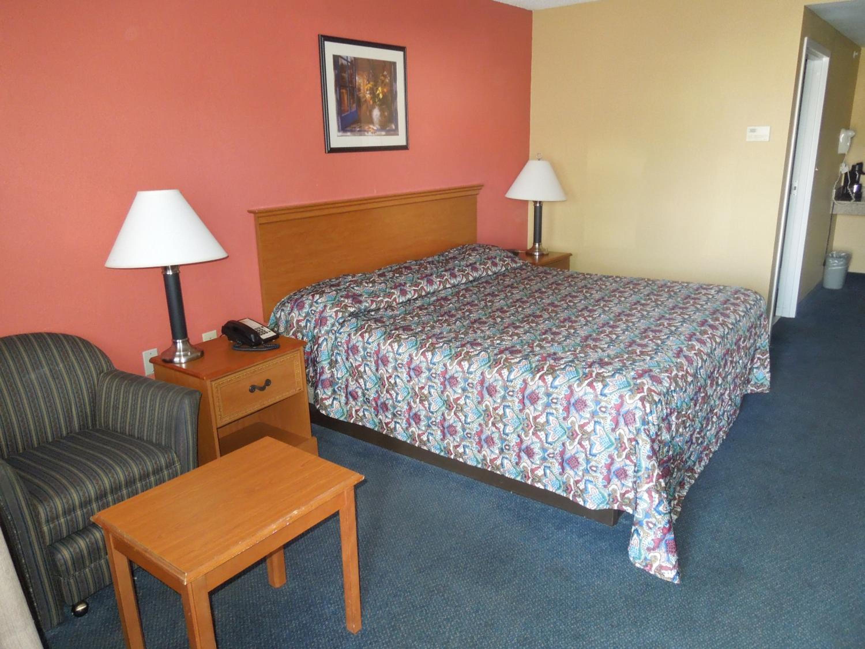 King Room - Non-Smoking - Photo 1