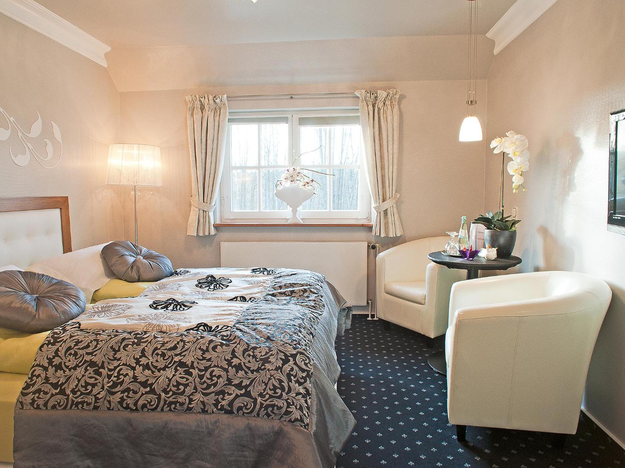 Suite - Photo 1