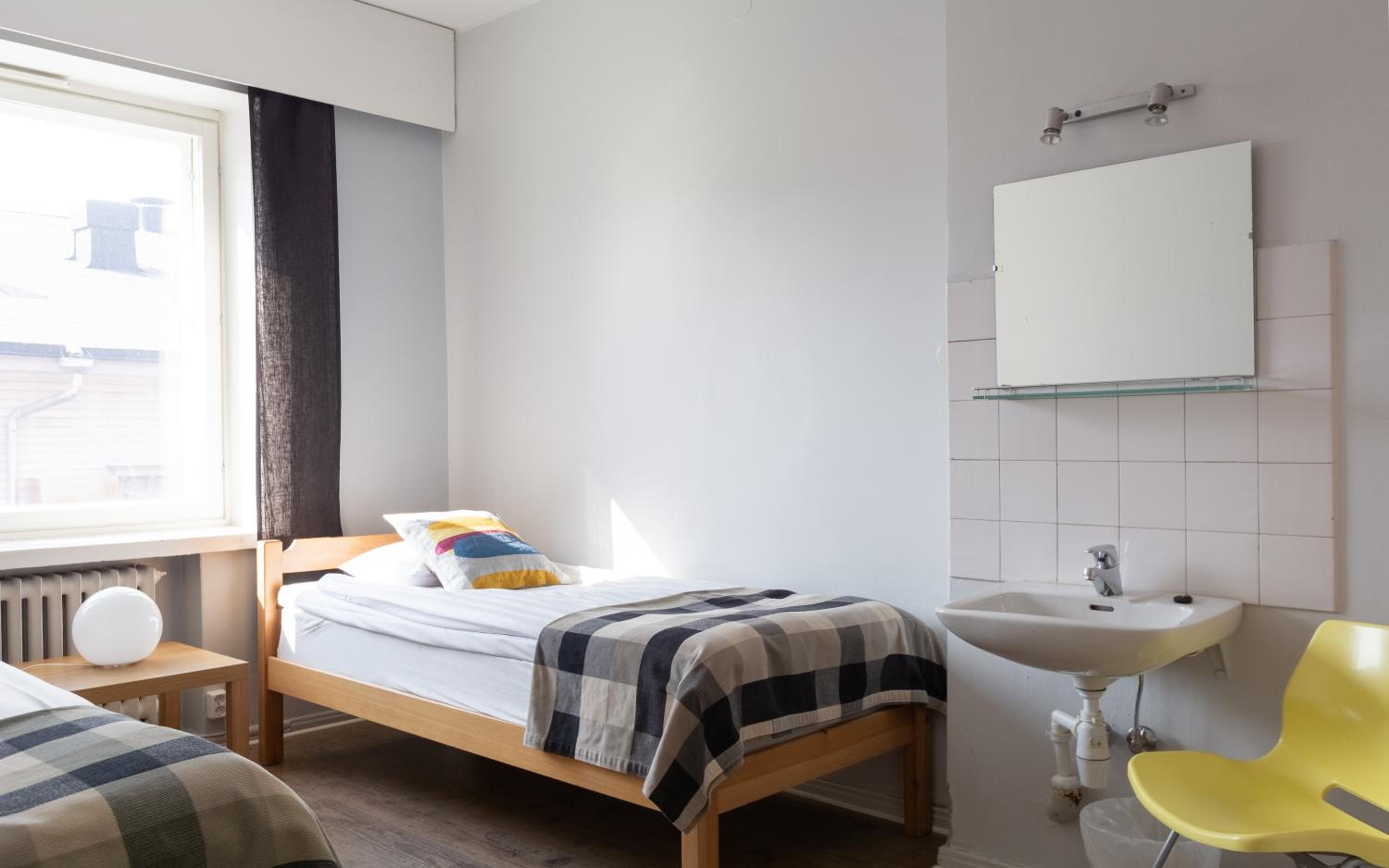 Twin Room - Photo 3